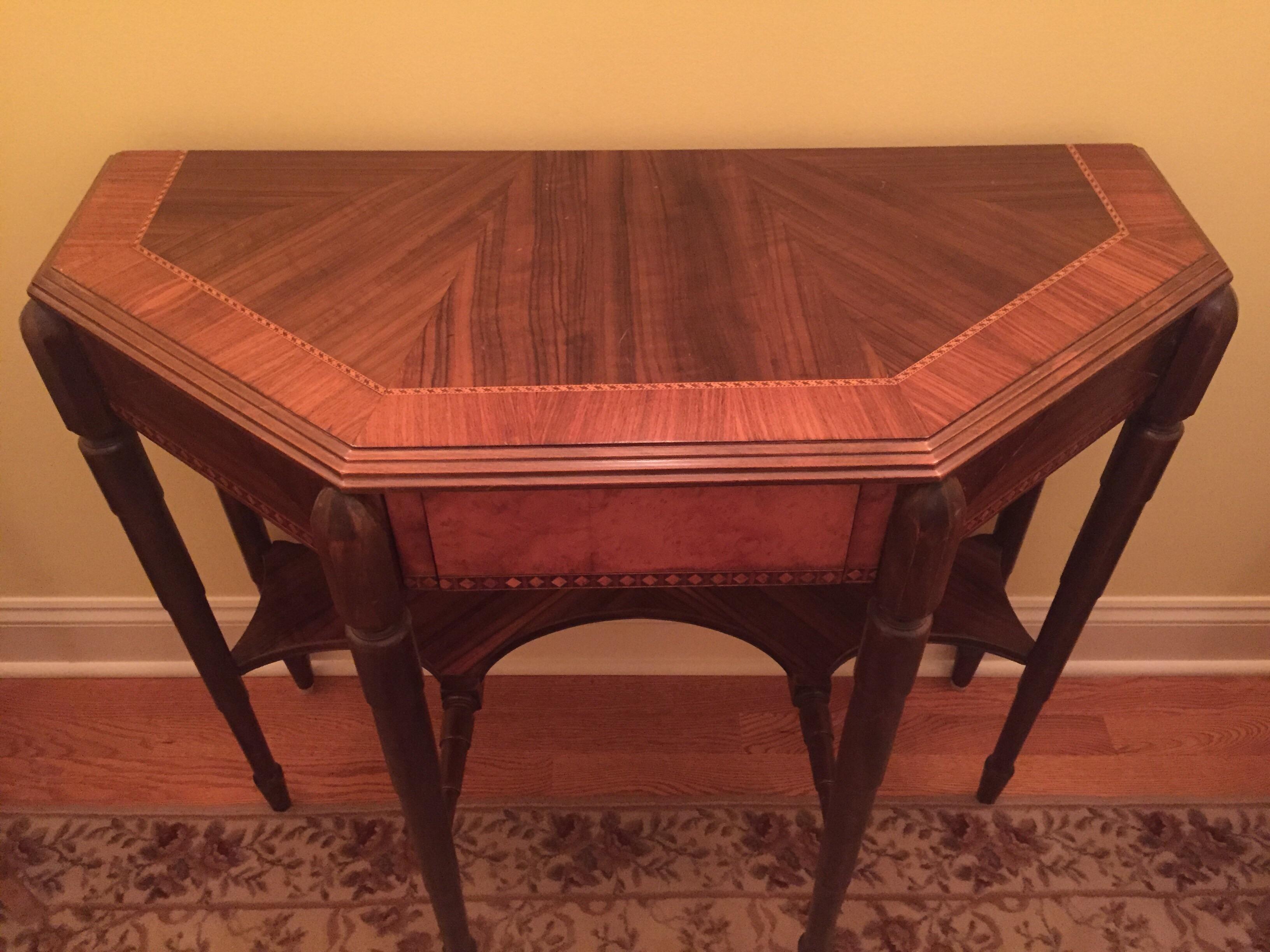 Walnut Inlaid Console Table In Good Condition In Lambertville, NJ