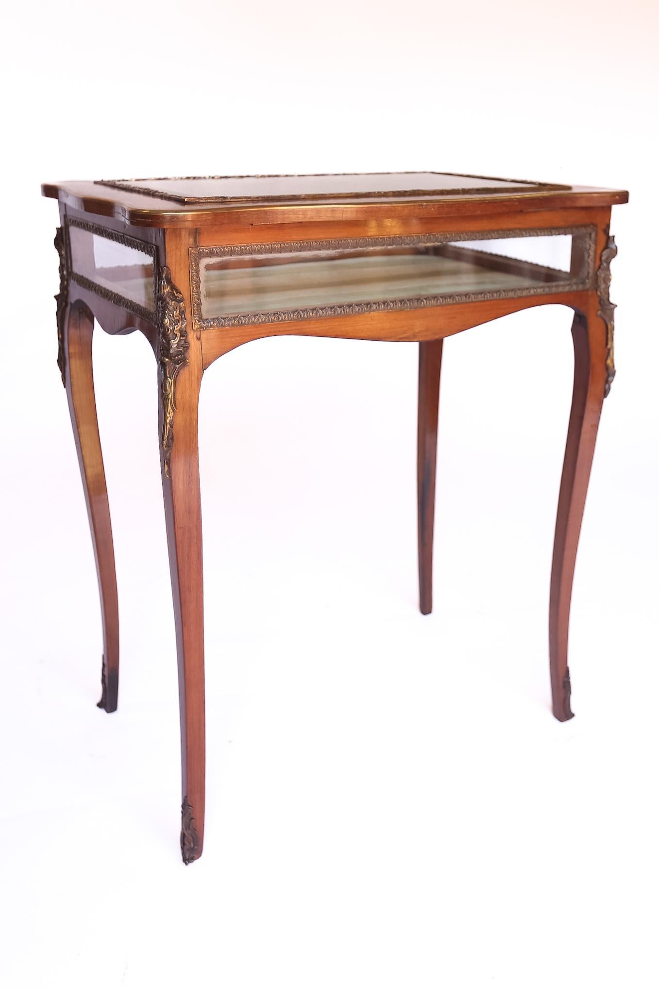 Britannique Noyer  Cabinet de bijouterie en marqueterie & incrustation en vente
