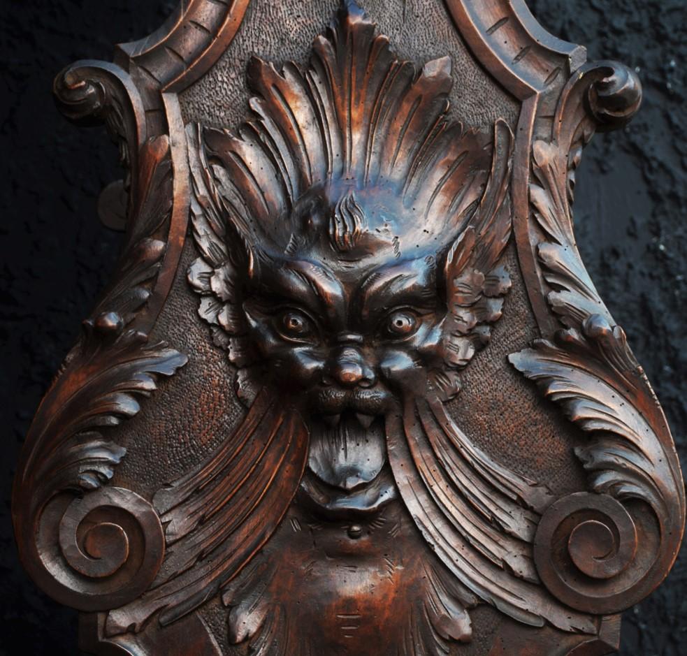 Exceptional 18th century carved walnut Italian Renaissance style gargoyle pedestal

This lot is a rare 18th century carved walnut Italian Renaissance pedestal. This item is quite exceptional in form and subject matter, the craftsmanship is quite