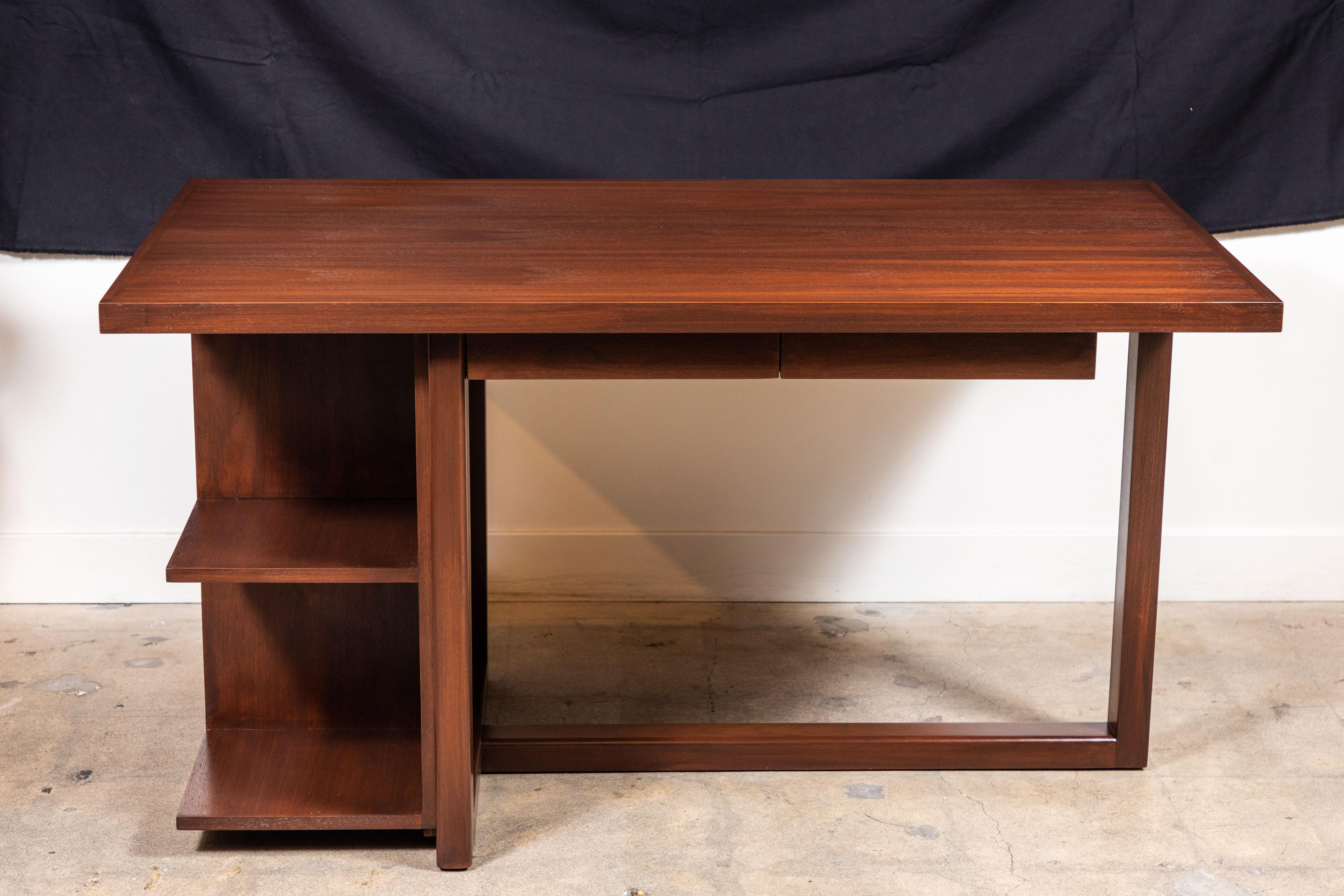 Walnut Ivanhoe Desk with Pencil Drawers by Lawson-Fenning In New Condition In Los Angeles, CA