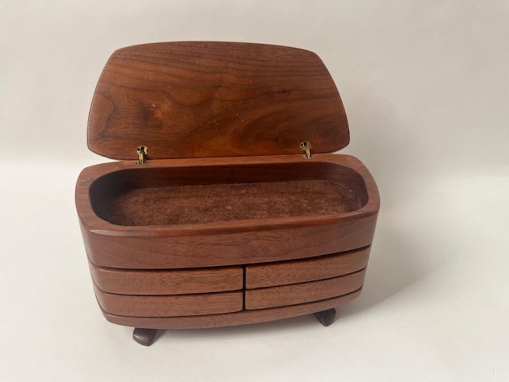 Walnut Jewelery Box In Good Condition For Sale In West Palm Beach, FL