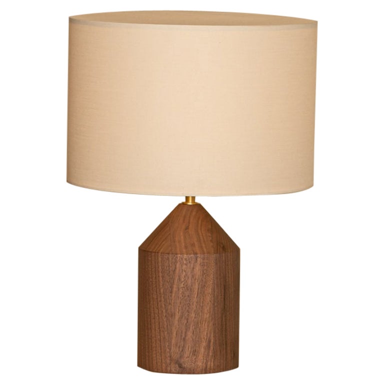 Josef Tischlampe aus Nussbaumholz von Simone & Marcel