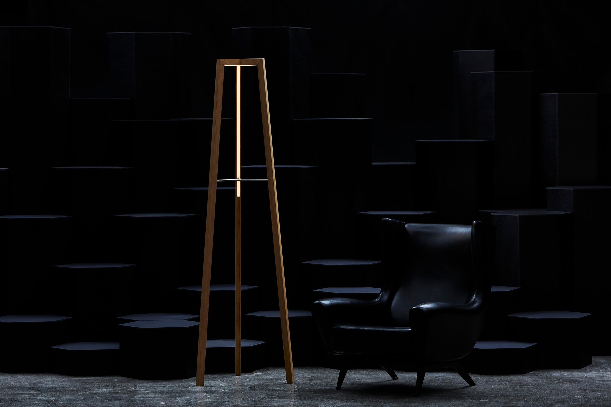 Lampadaire Walnut Junction par Hollis & Morris en vente 1