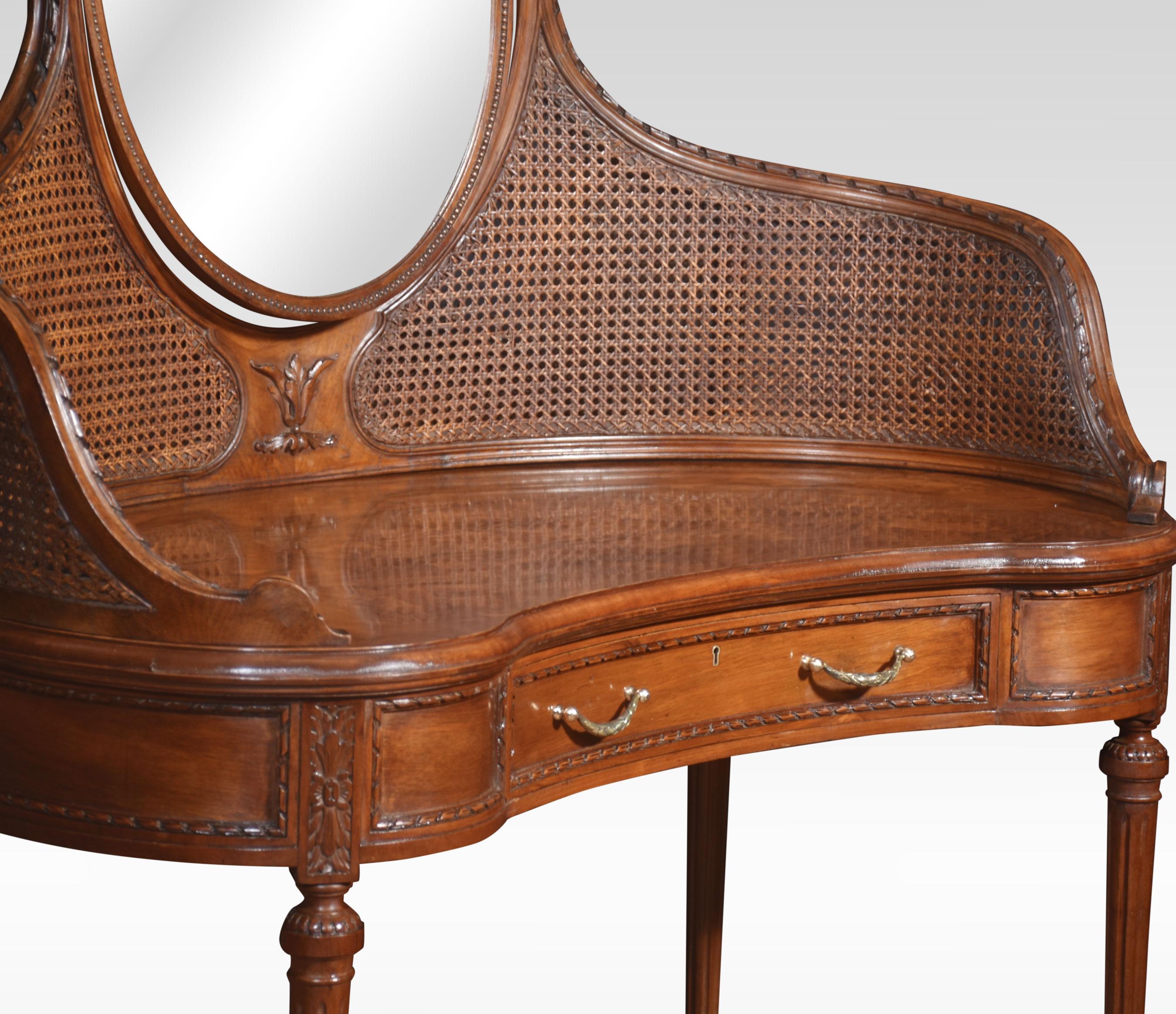 Walnut kidney shaped dressing table In Good Condition In Cheshire, GB