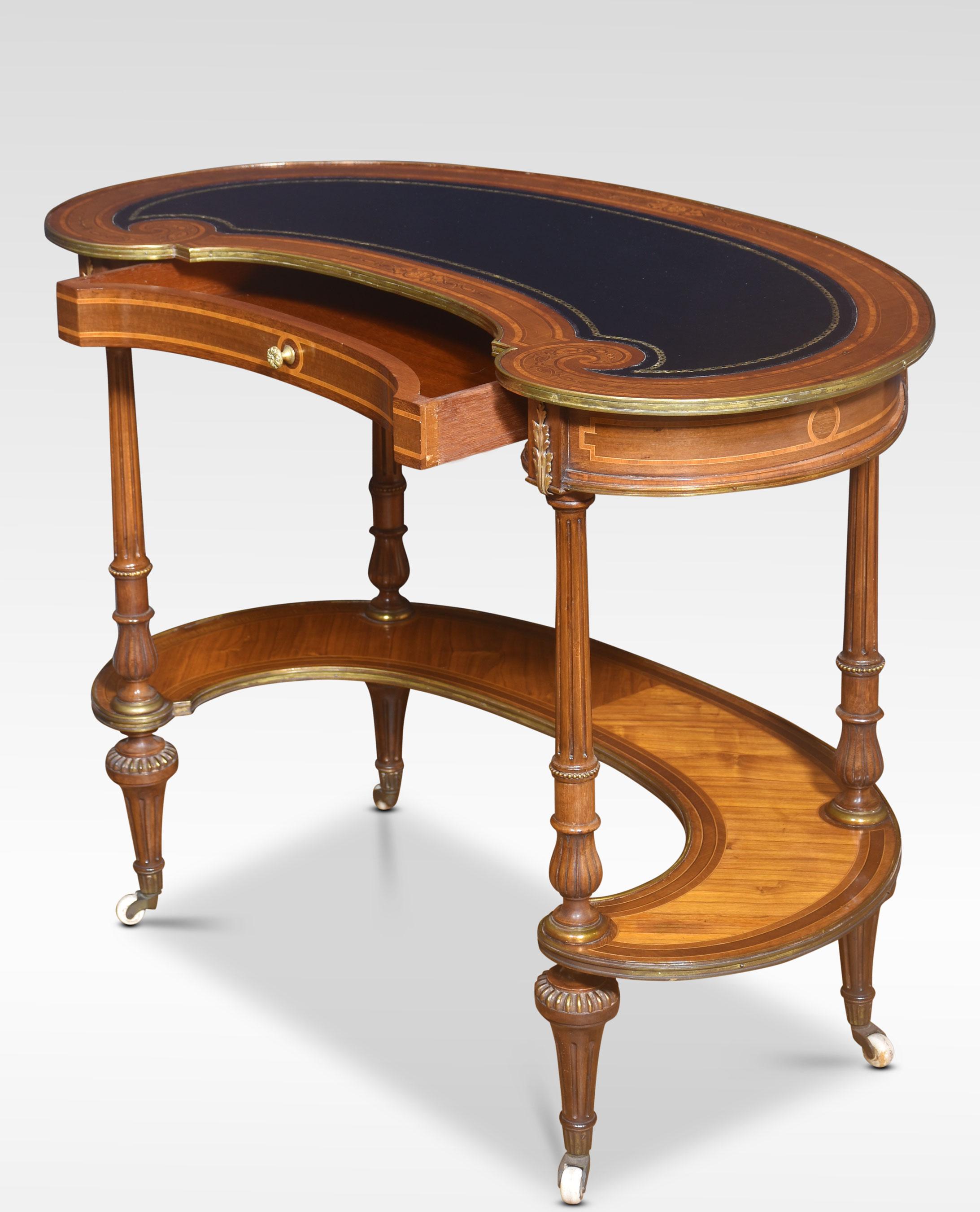 Walnut kidney shaped writing table For Sale 2