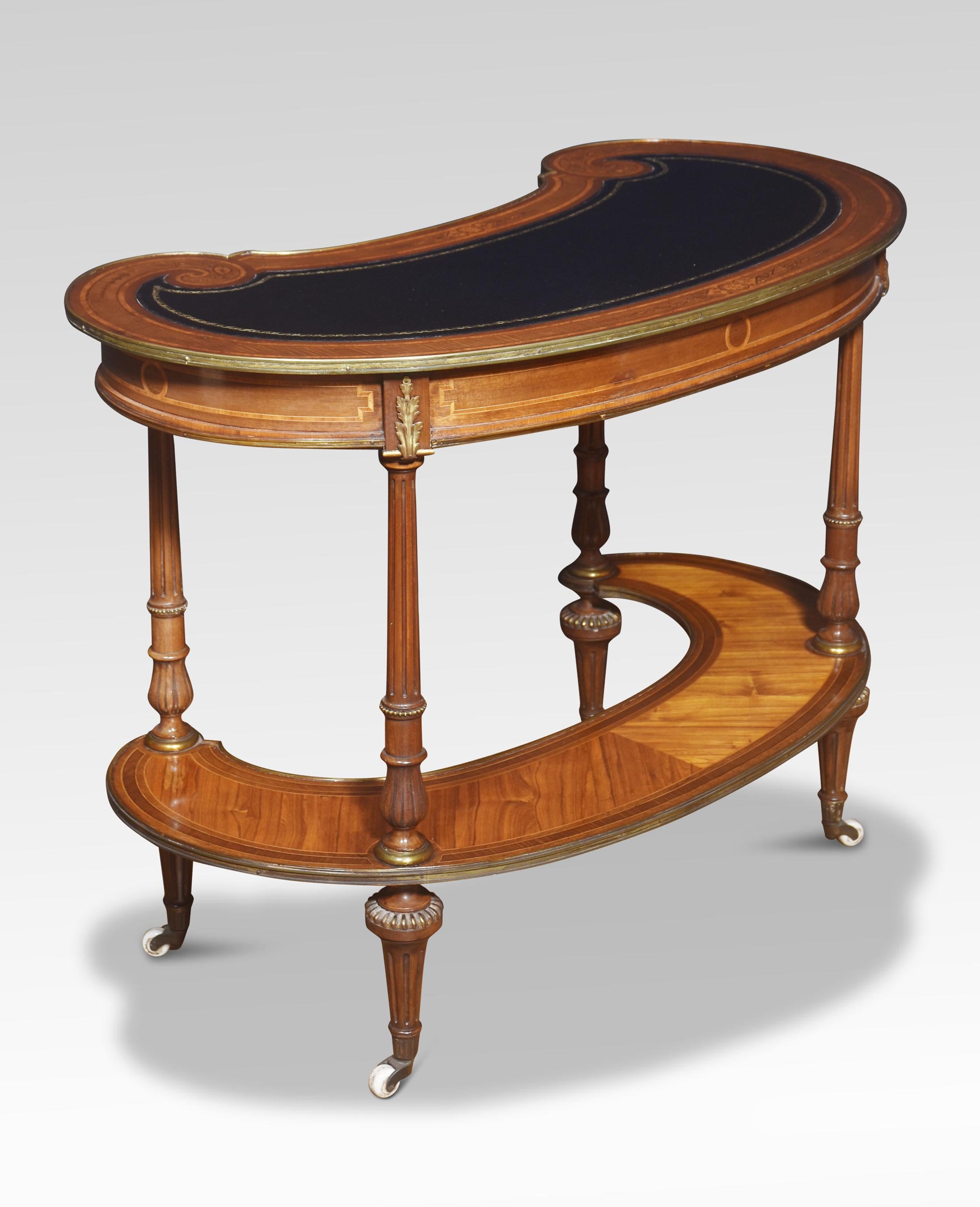 Walnut kidney shaped writing table For Sale 3