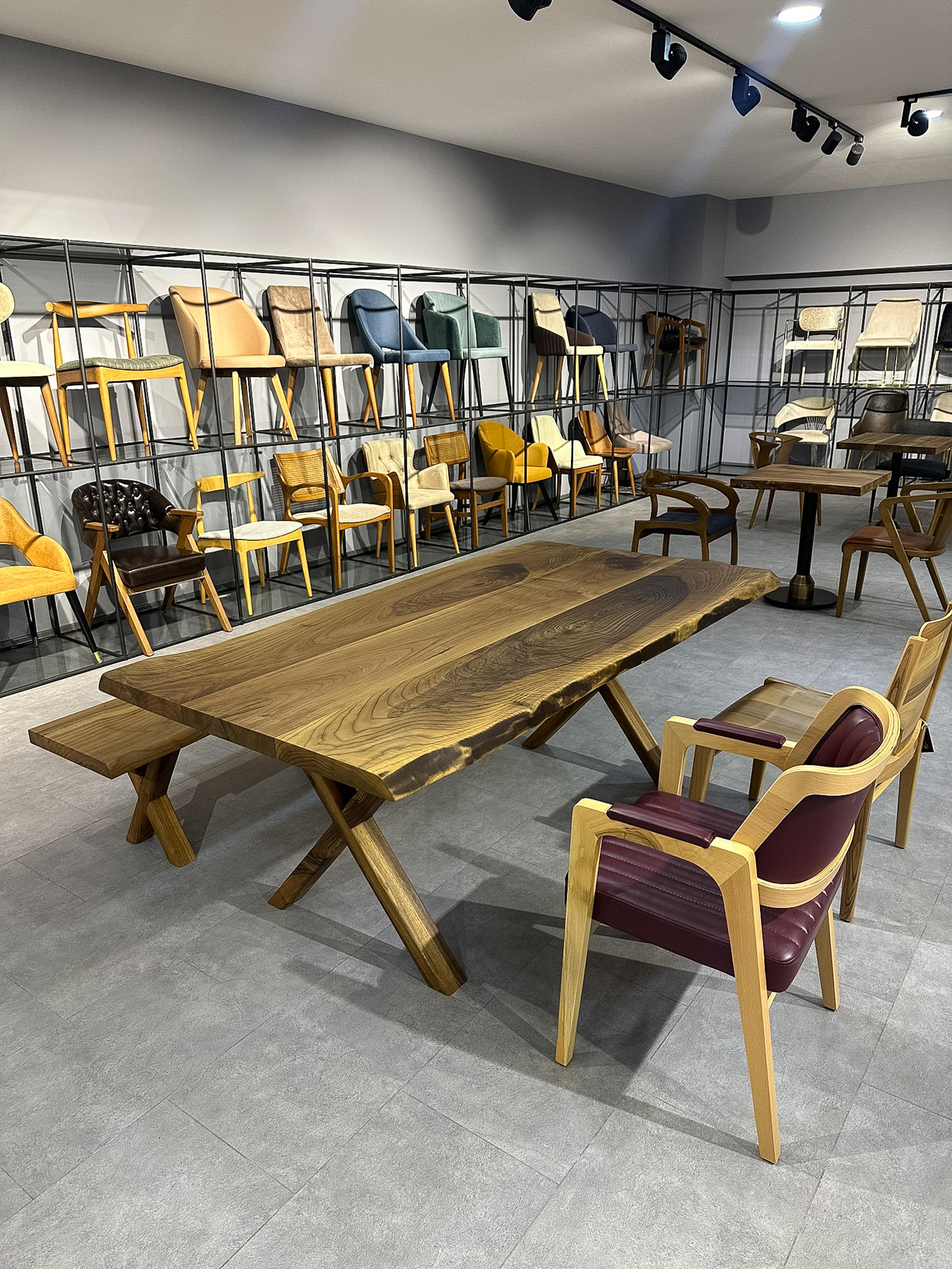 Walnut Wood Live Edge Table - Dining Solid Wood Table - Custom Dining Table In New Condition For Sale In İnegöl, TR