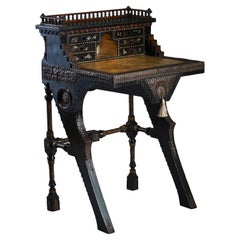 Damen-Schreibtisch aus Nussbaumholz mit Intarsien aus Zinn und weißem Holz