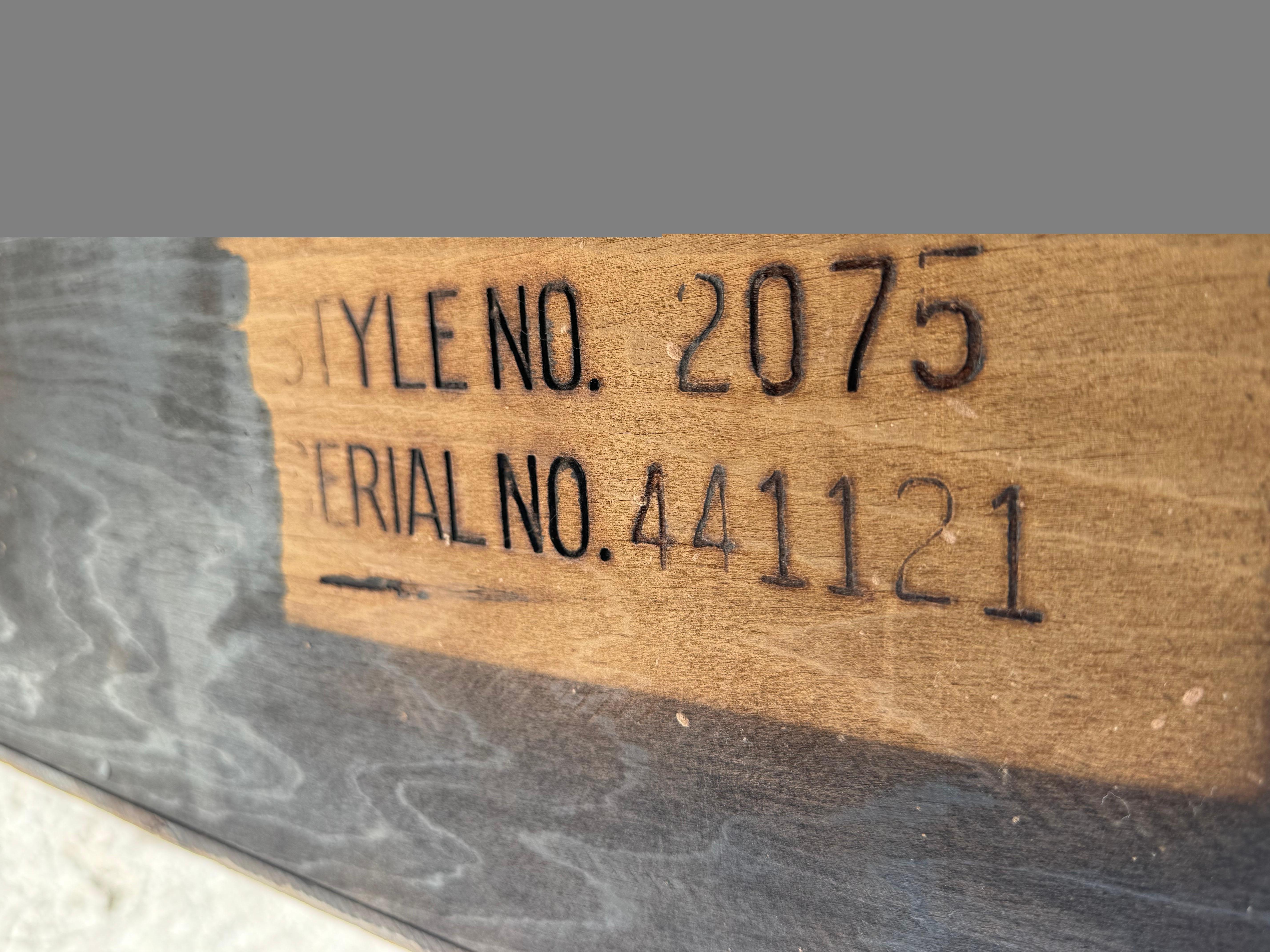 Walnut Lane's Altavista Waterfall Front Art Deco Blanket Chest In condizioni buone in vendita a Pasadena, TX