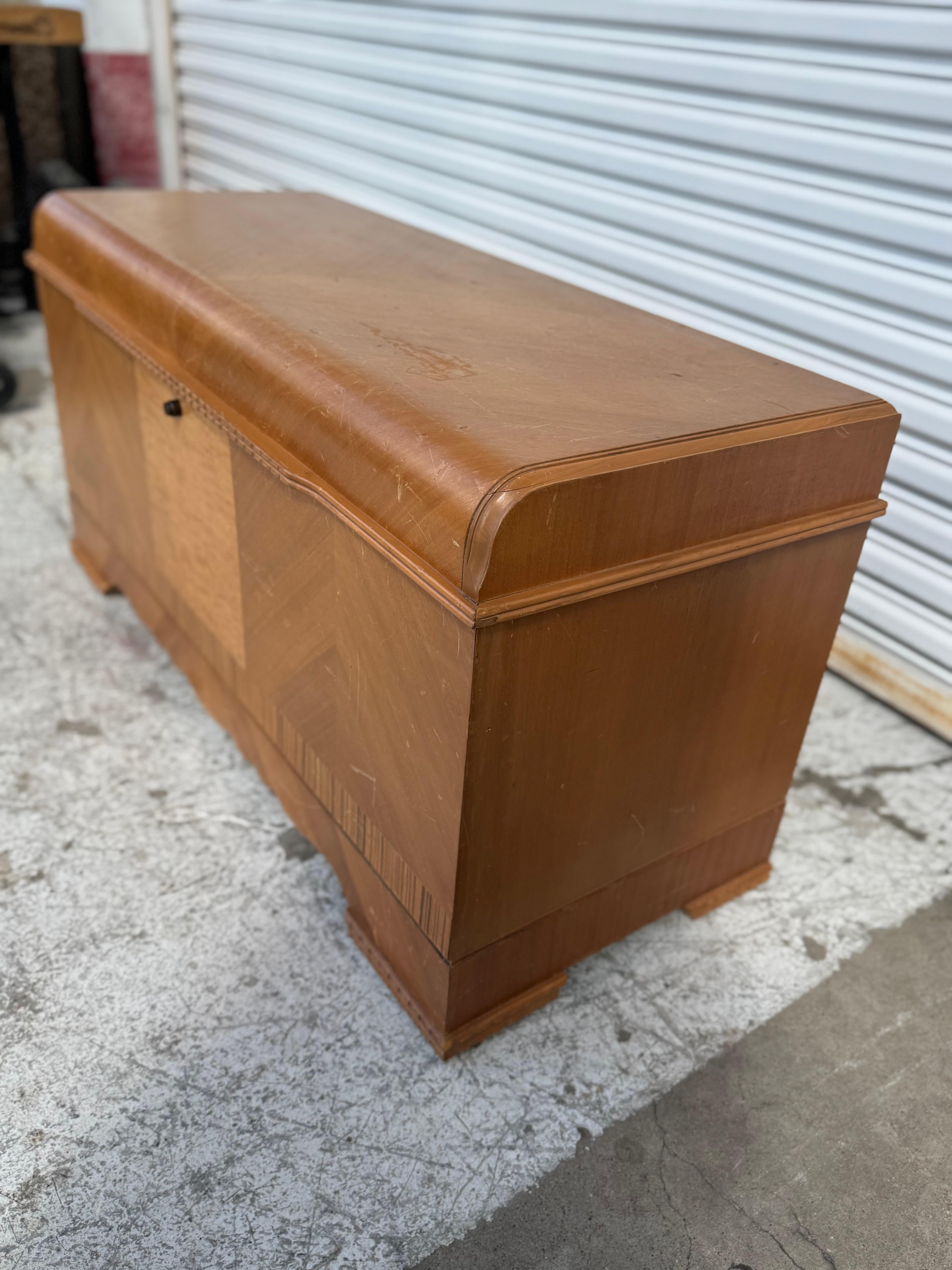 Walnut Lane's Altavista Waterfall Front Art Deco Blanket Chest in vendita 1