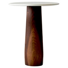 Mesa auxiliar Bedford grande de nogal by Hollis & Morris
