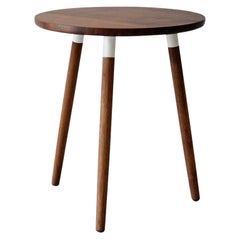 Tavolino Crescenttown corto grande in noce di Hollis & Morris