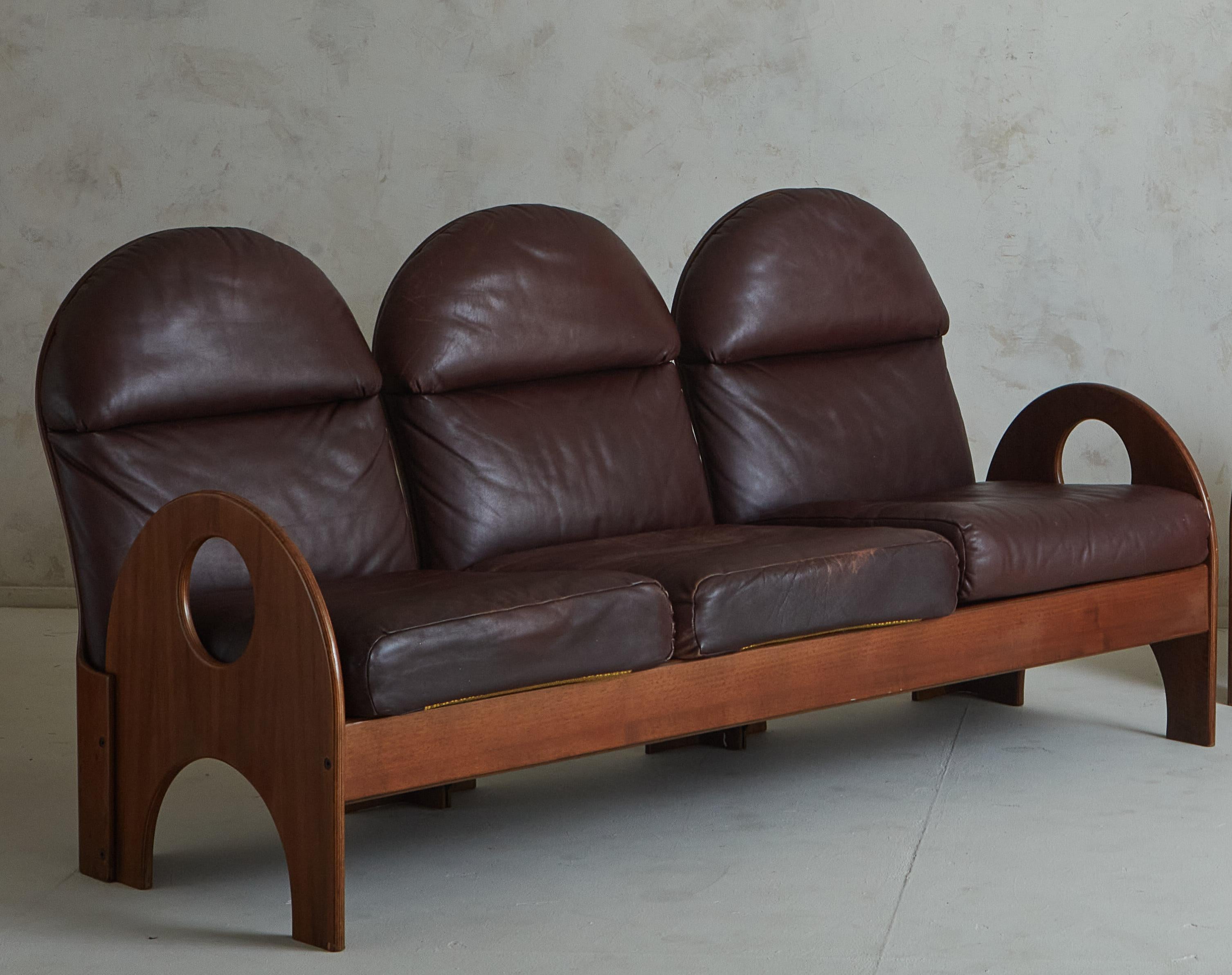 Walnut + Leather 3 Seat ‘Arcata’ Sofa by Gae Aulenti for Poltronova, Italy 1968 For Sale