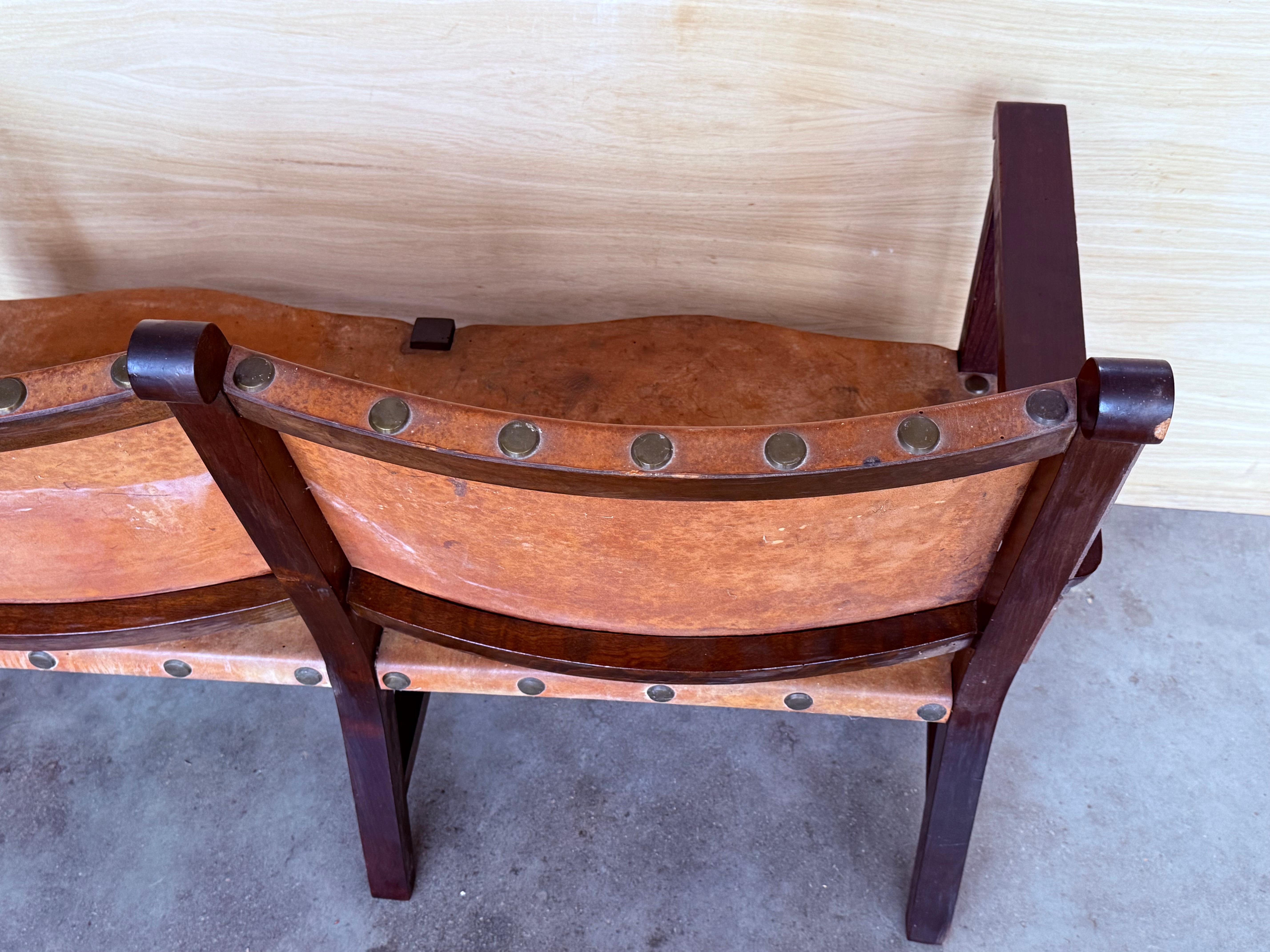 Canapé, banquette en cuir de noyer Brown  Ferronnerie baroque du 18e siècle de Cordoba en vente 7