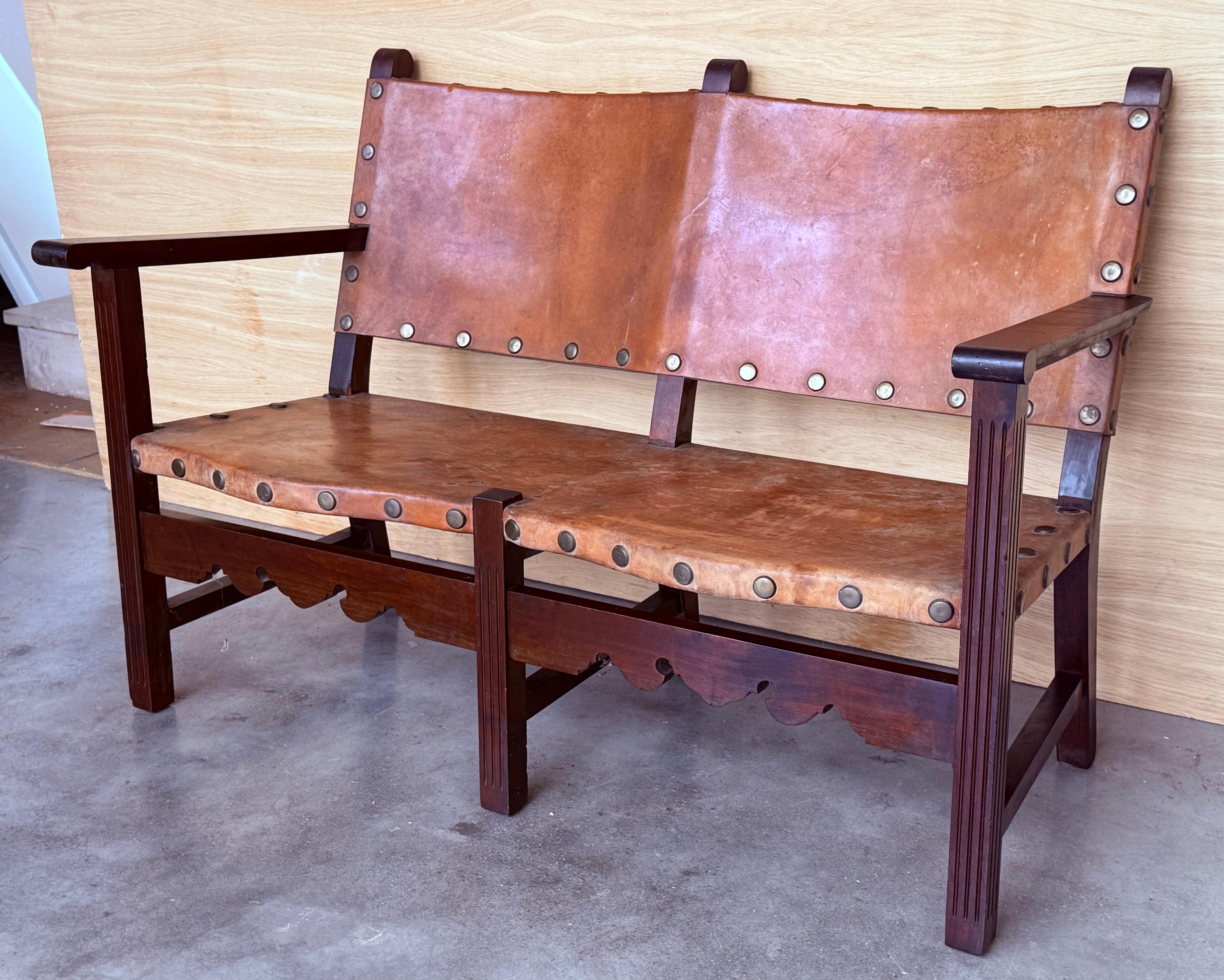 Espagnol Canapé, banquette en cuir de noyer Brown  Ferronnerie baroque du 18e siècle de Cordoba en vente