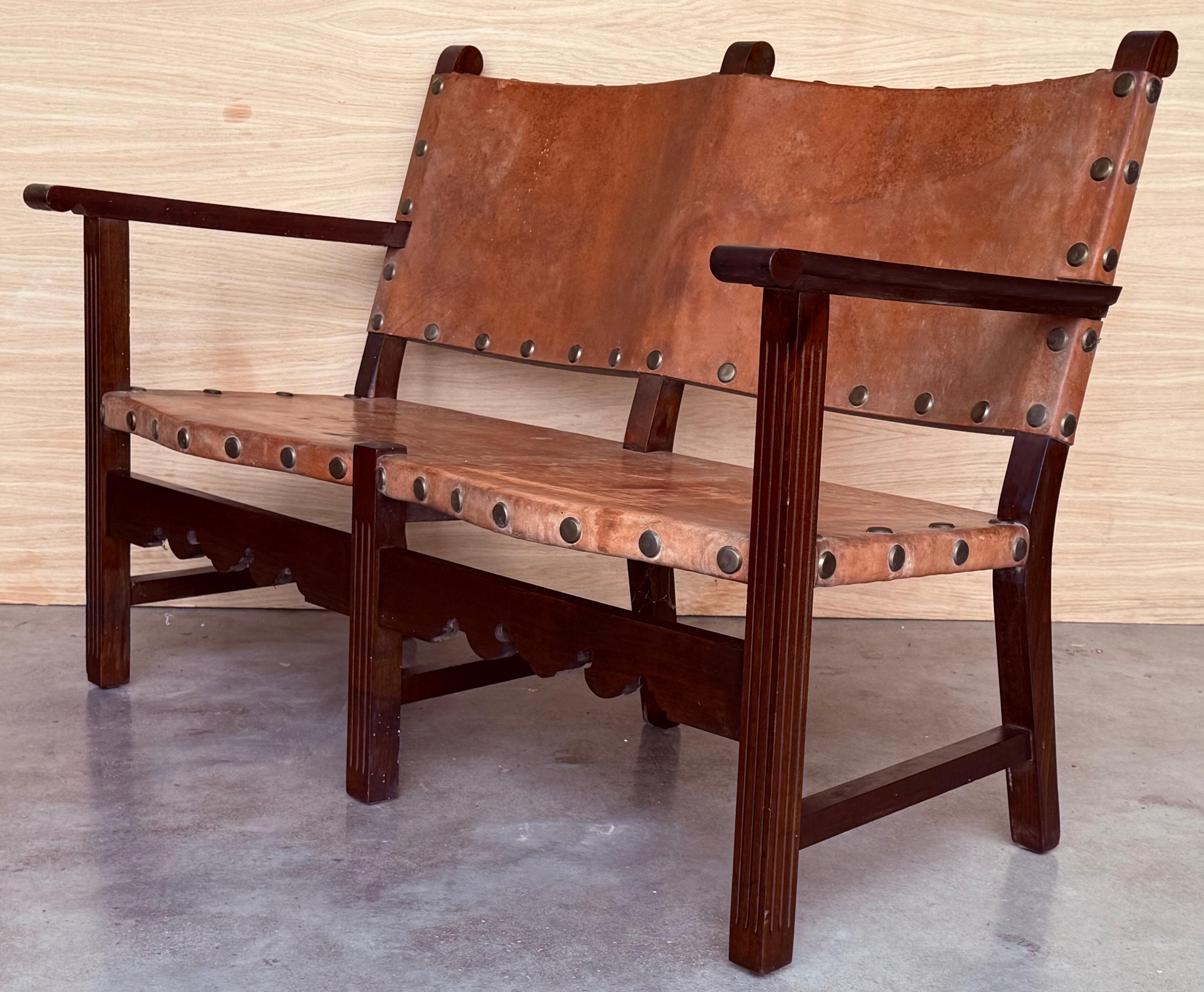 XIXe siècle Canapé, banquette en cuir de noyer Brown  Ferronnerie baroque du 18e siècle de Cordoba en vente