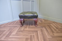 Chesterfield Bibliothekshocker aus Nussbaum und Leder.