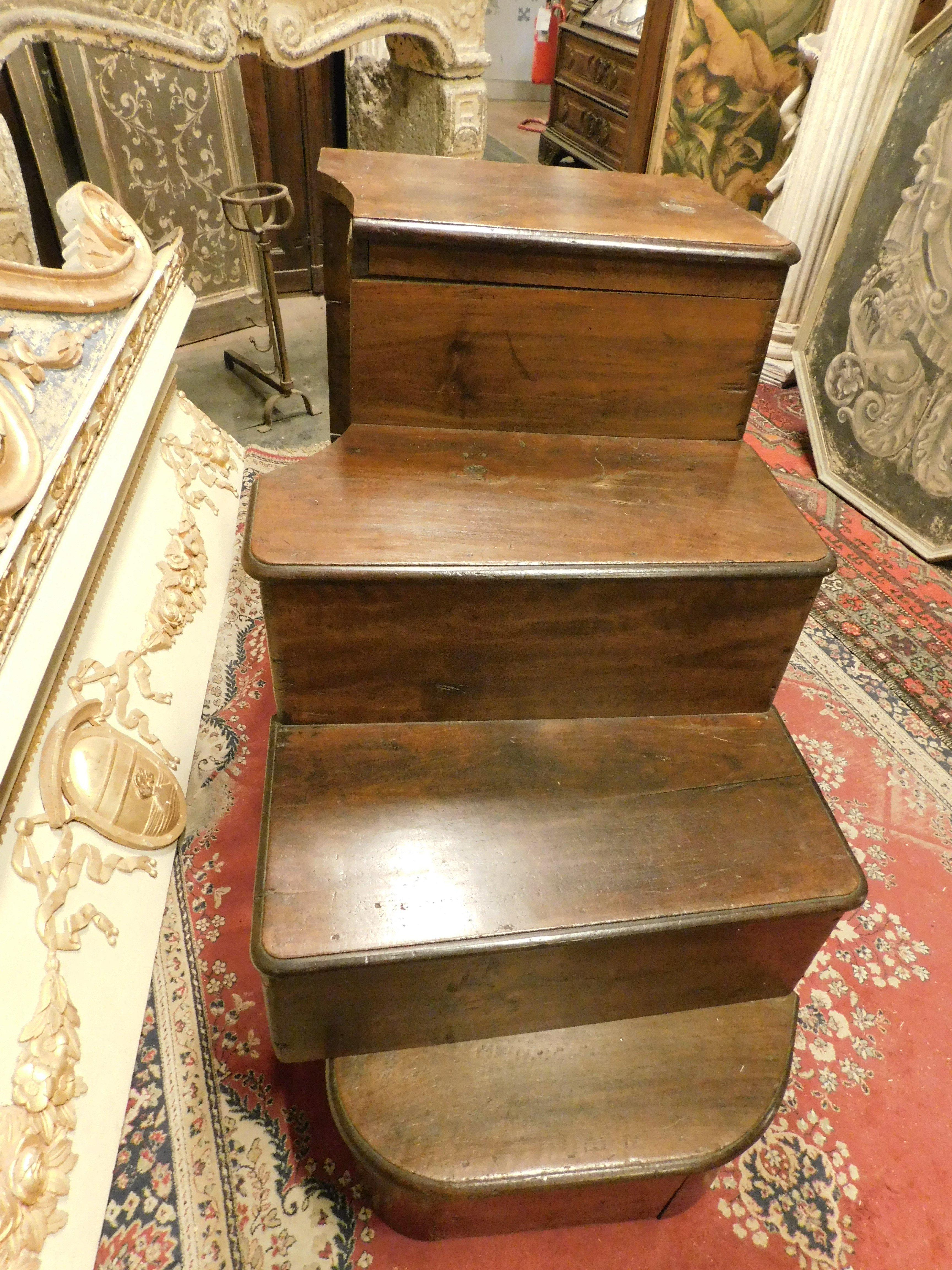 18th Century and Earlier Walnut library ladder, 4 steps, Italy For Sale