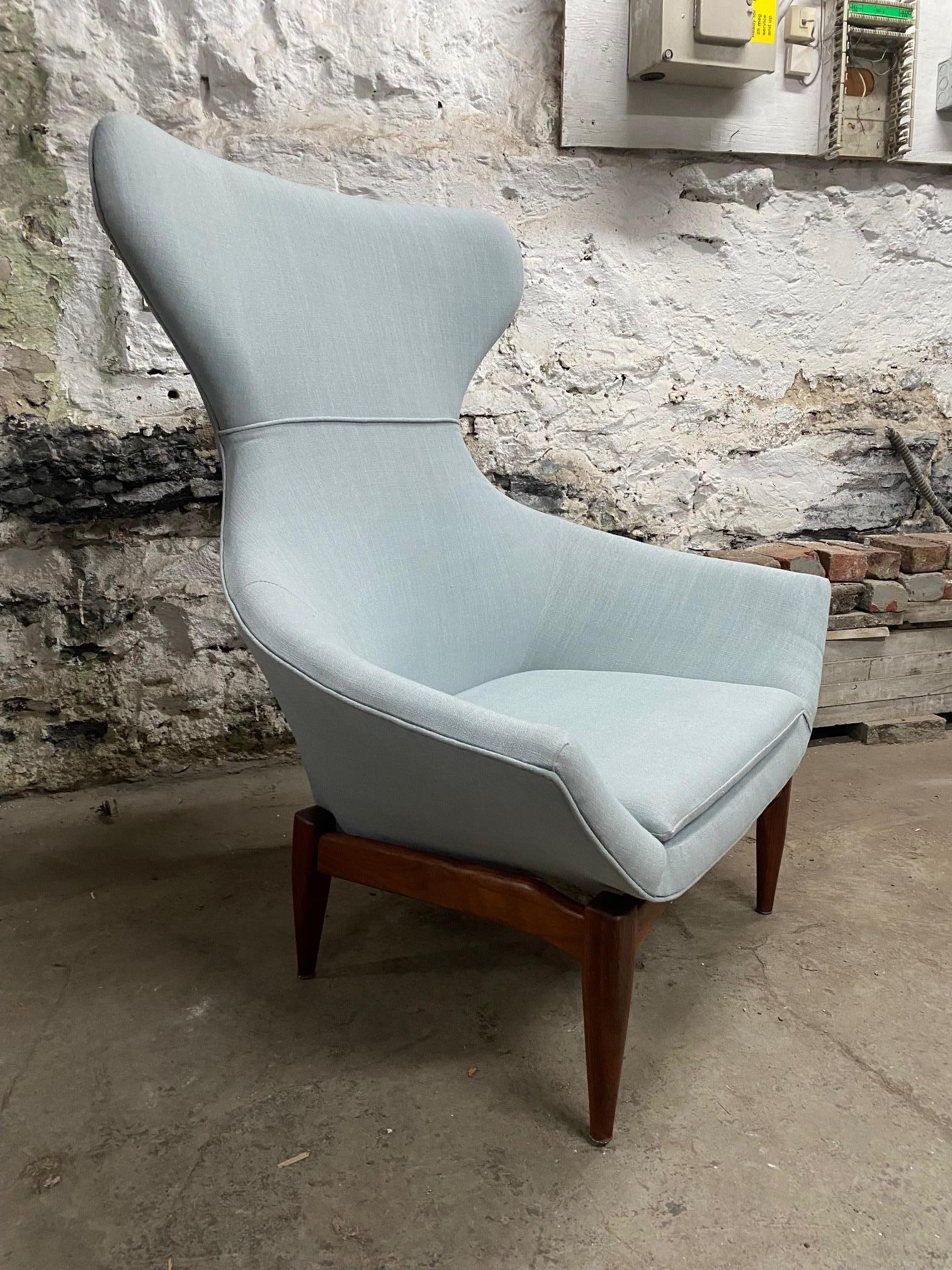 Mid-Century Modern Walnut & Light Blue Linen Wingback Chair Attributed to Adrian Pearsall For Sale