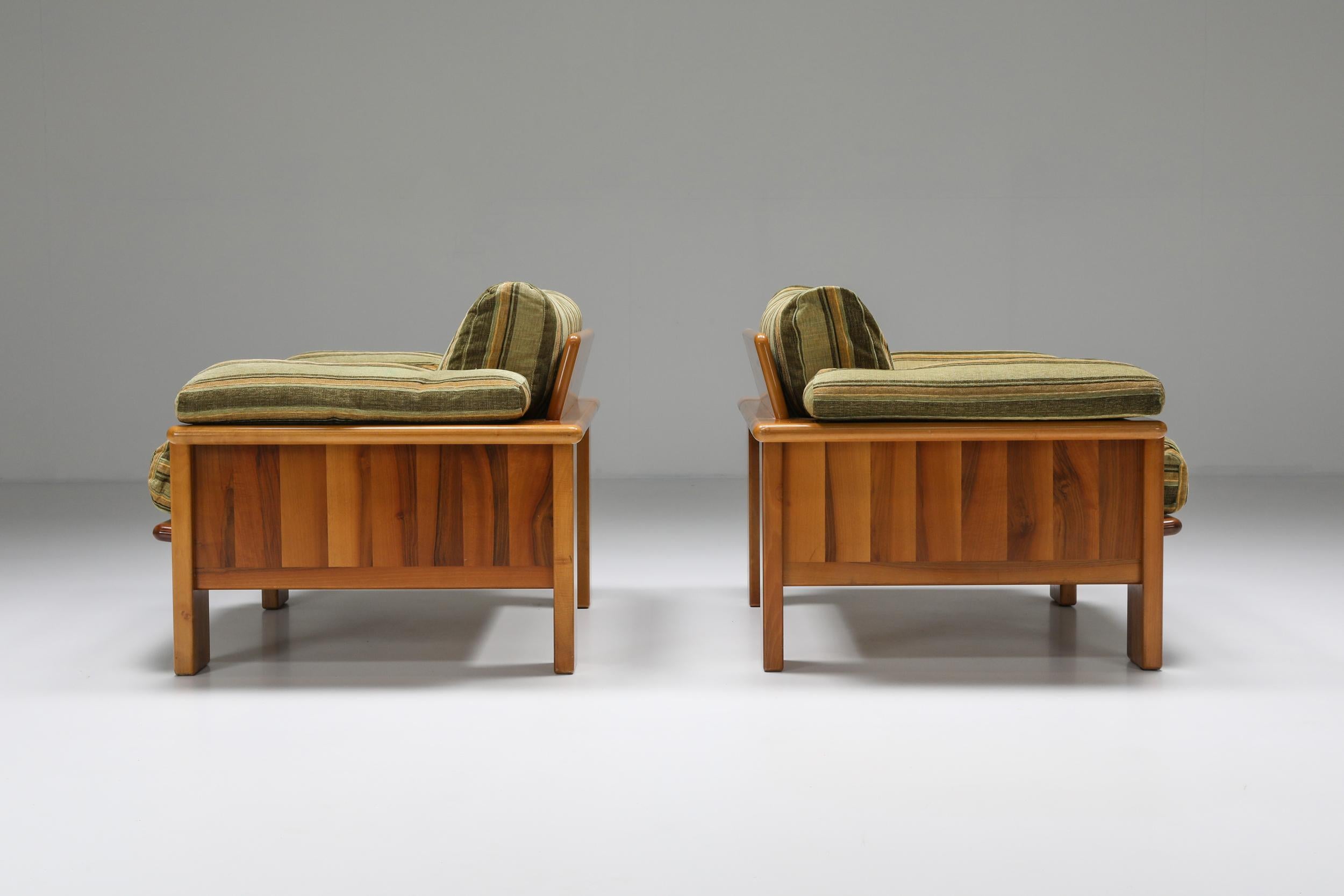 Mid-Century Modern Walnut Lounge Chair in the Style of Scarpa