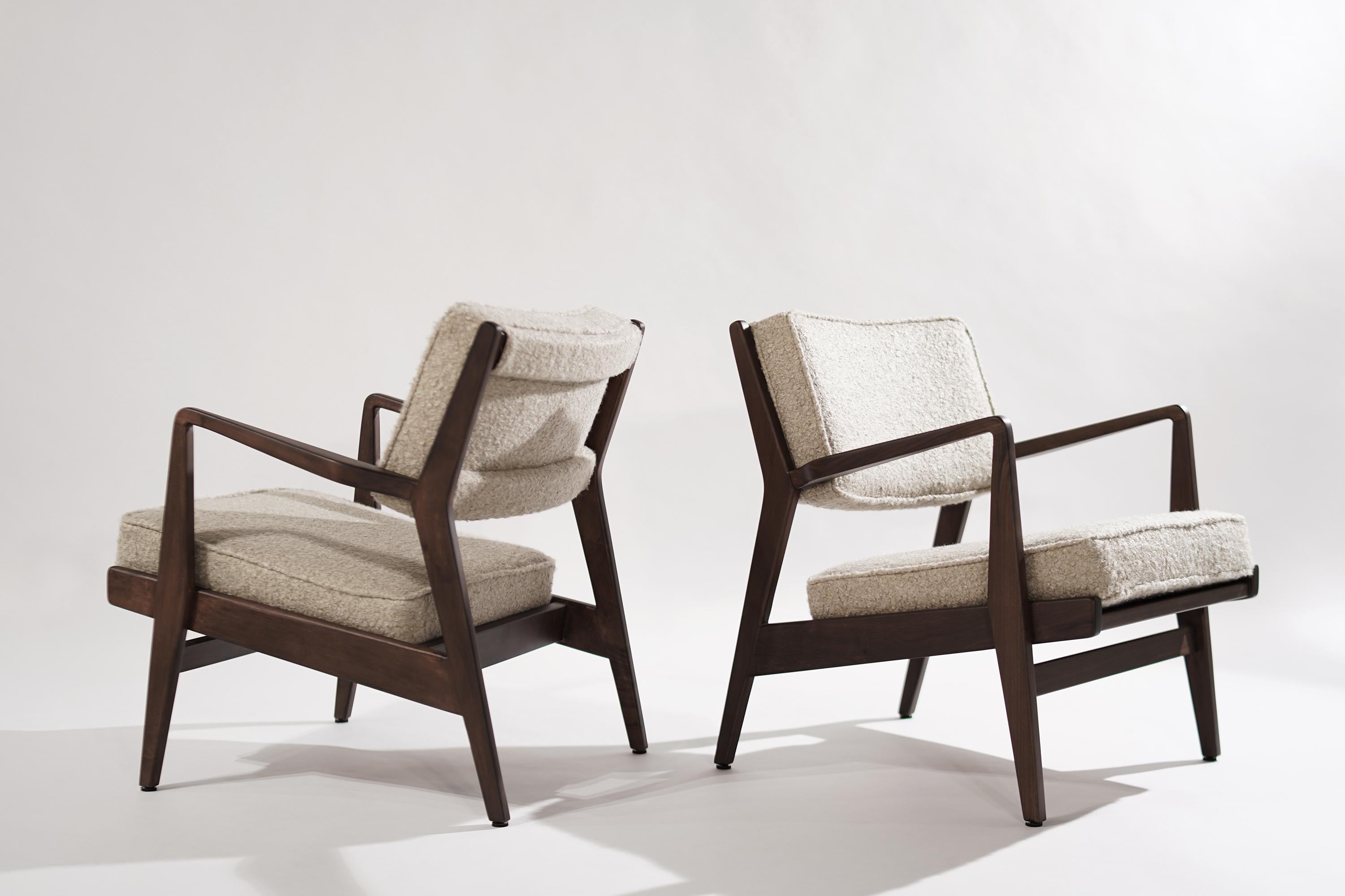 Walnut Lounge Chairs by Jens Risom in Bouclé, 1950s In Excellent Condition In Westport, CT