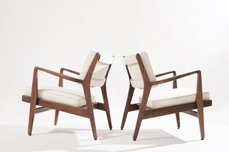 Walnut Lounge Chairs by Jens Risom, 1950s In Excellent Condition For Sale In Stamford, CT