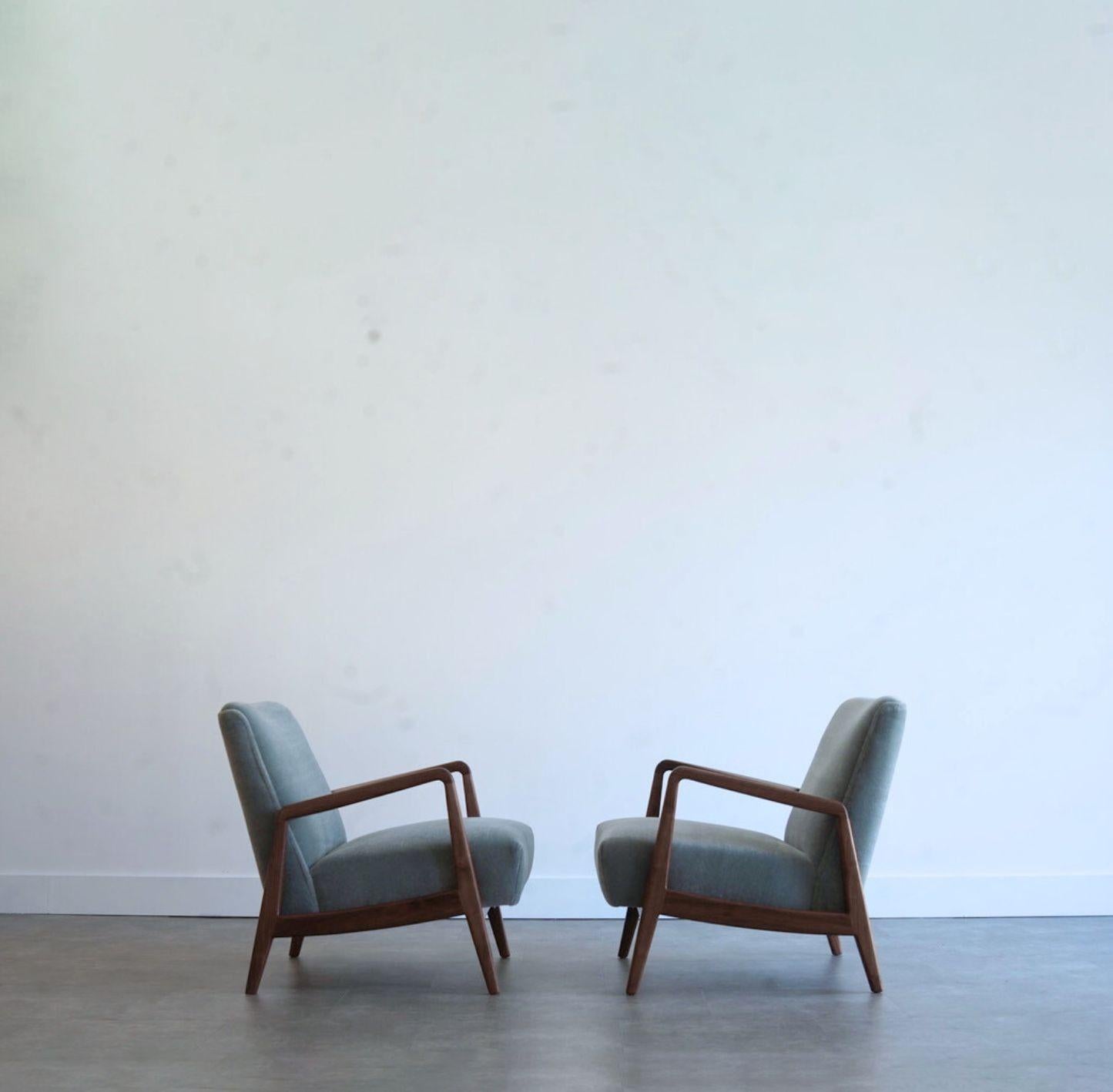 Walnut Lounge Chairs by Jens Risom, C. 1950s In Excellent Condition For Sale In Westport, CT