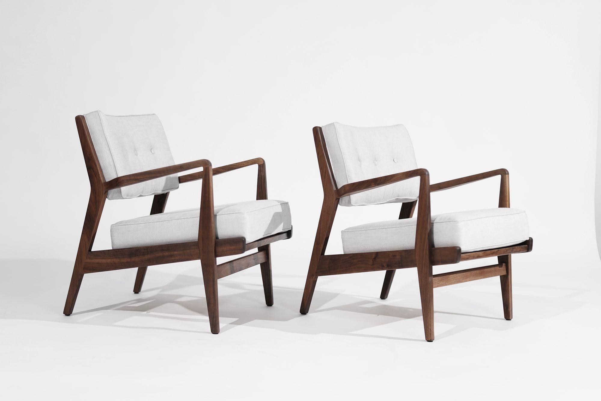 American Walnut Lounge Chairs in Grey Linen, Model U430 for Risom, Inc. Circa, 1950s For Sale