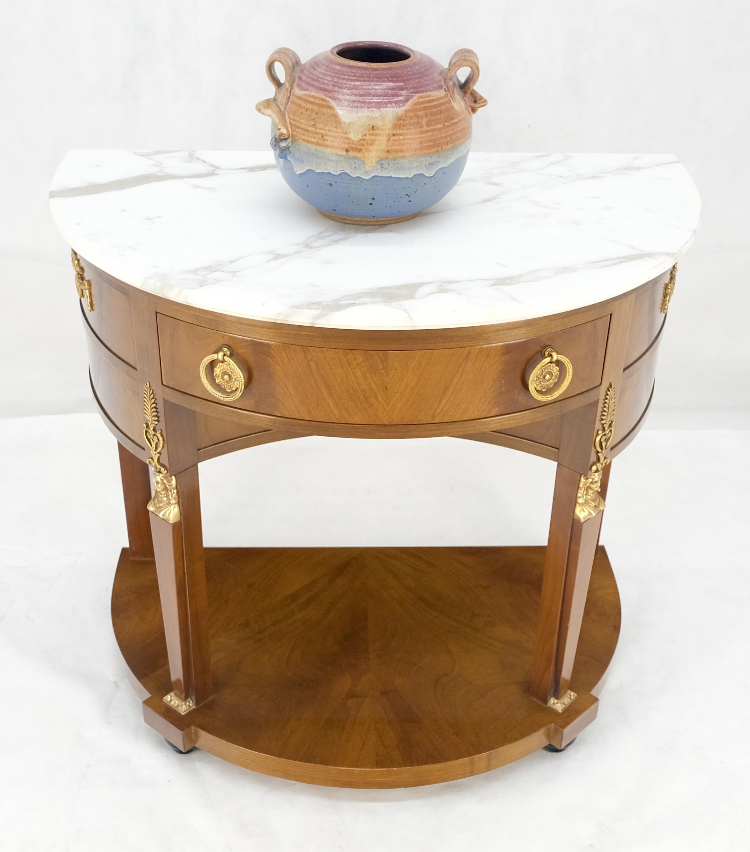 Neoimpero Tavolo consolle in noce con piano in marmo Neoclassico Demi Lune con montaggio in bronzo 1 cassetto in vendita