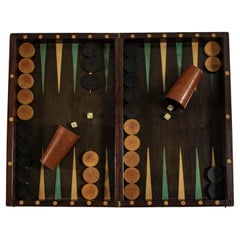 Boîte de jeu pliante en marqueterie de noyer pour échecs:: dames:: backgammon:: vers 1900