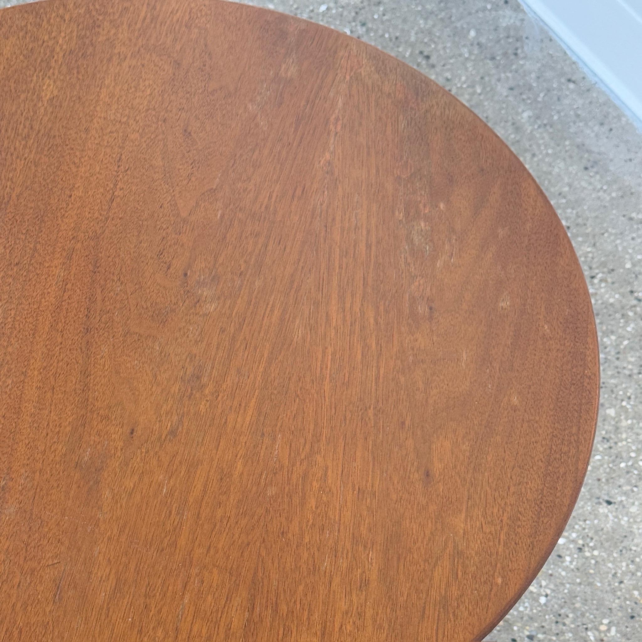 Mid-Century Modern Table d'appoint en noyer et bronze métallique par Warren Platner en vente