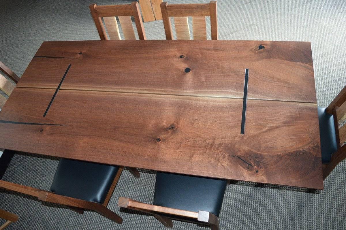 A bookmatched pair of American black walnut slabs have been expertly finished and placed together with our 'metro' Base, a solid steel plate finished in black.

Dimensions: 84
