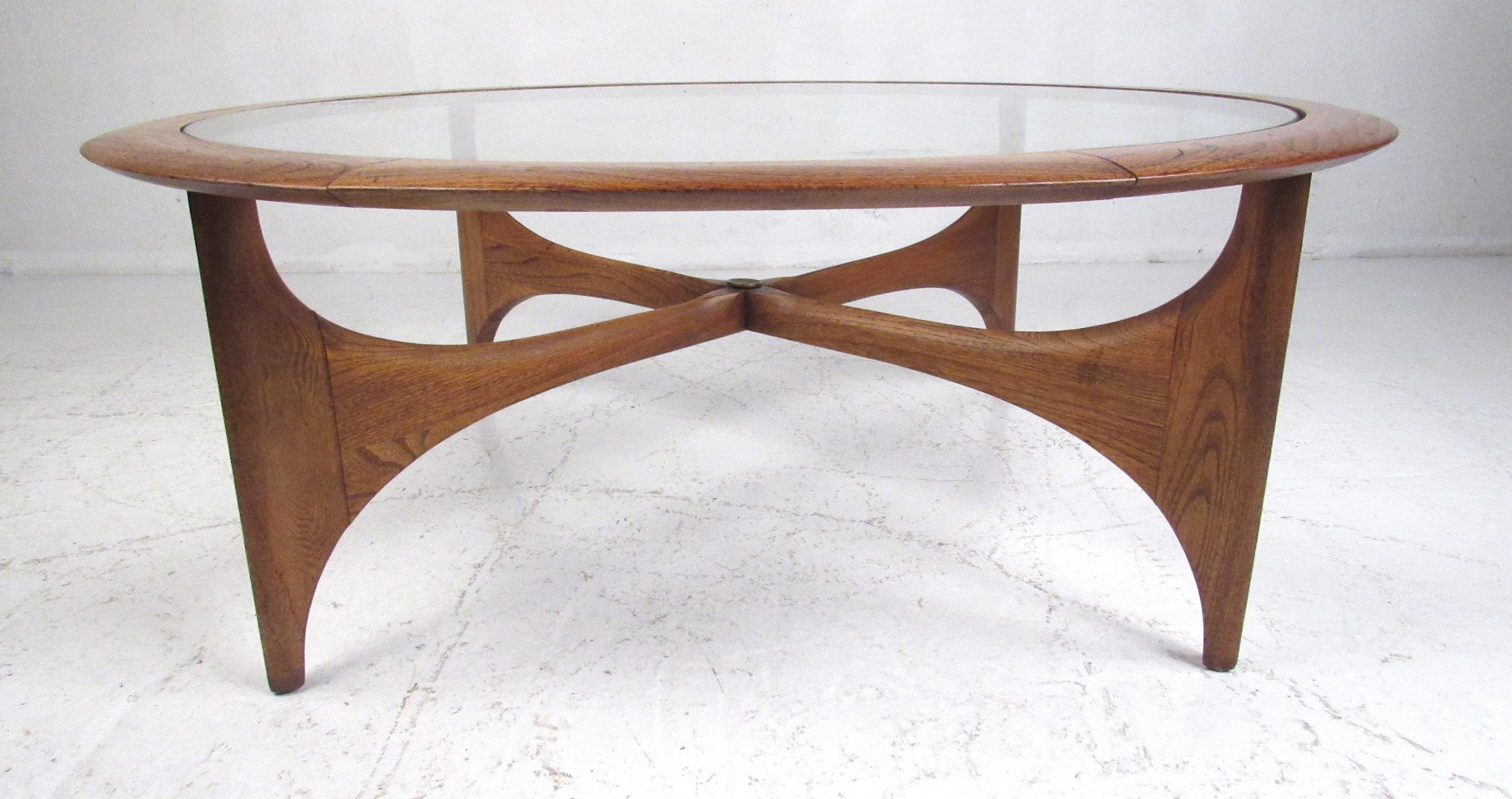 Rare round sculptural coffee table by Lane Altavista. Classic midcentury styling. Please confirm item location (NY or NJ) with dealer.