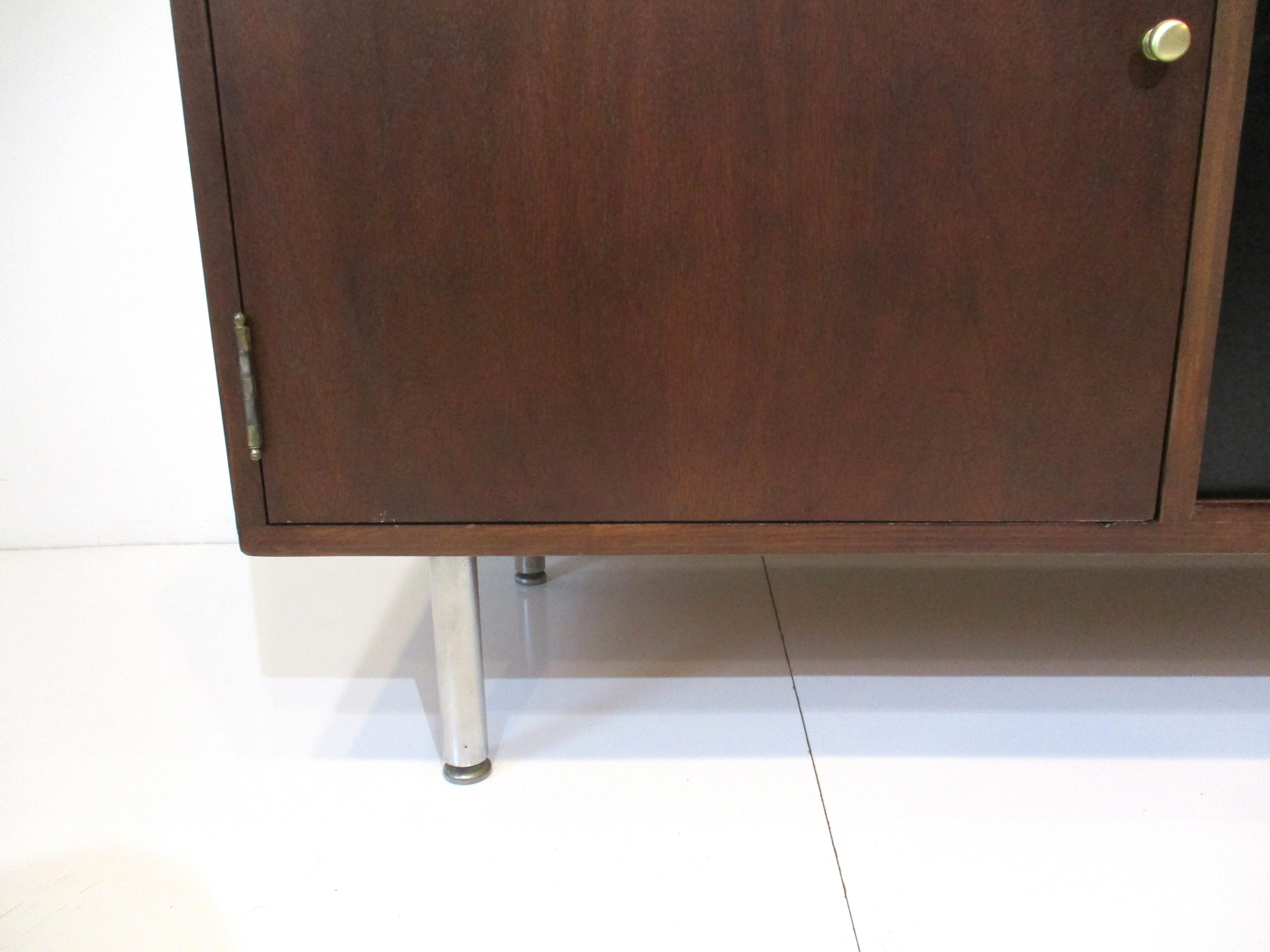 Walnut Mid Century Credenza in the Style of Herman Miller 4