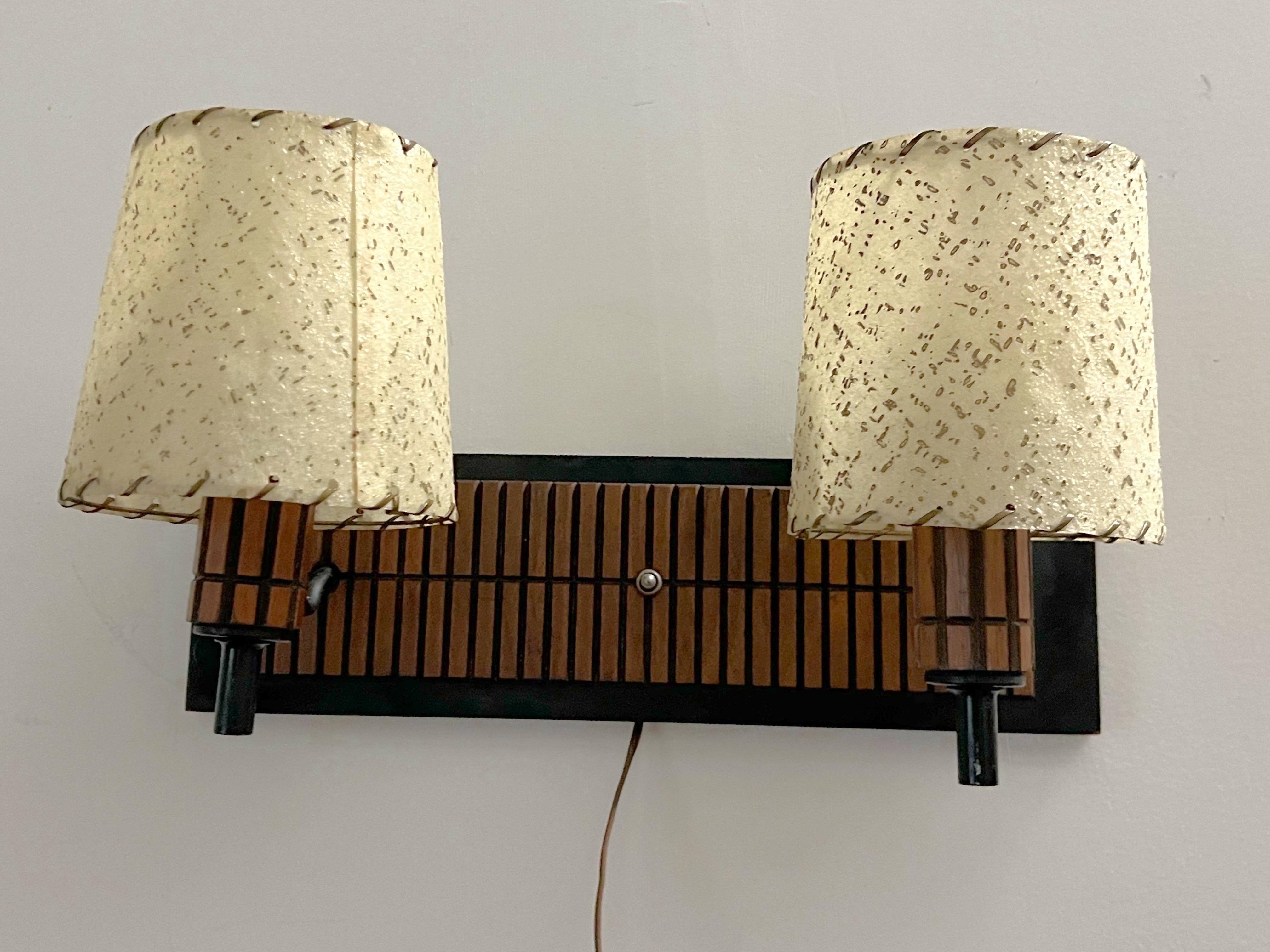Walnut Mid-Century Danish Modern Gruvewood Wall Light In Good Condition For Sale In Charleston, SC