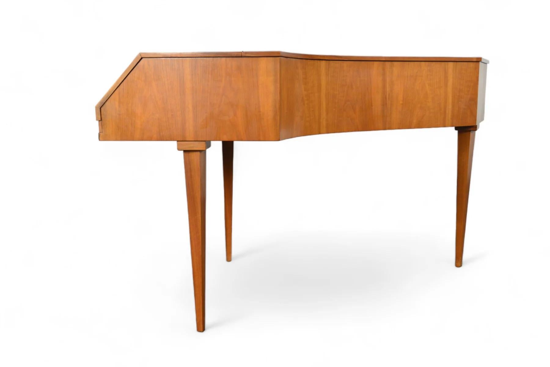 Walnut Mid Century Harpsichord By Johann Christoph Neupert In Good Condition In Berkeley, CA