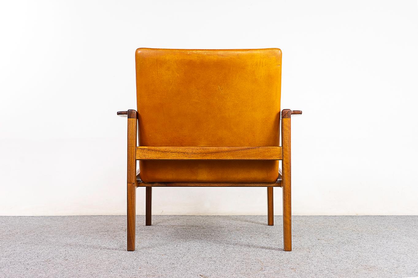 Walnut Mid-Century Lounge Chair 3