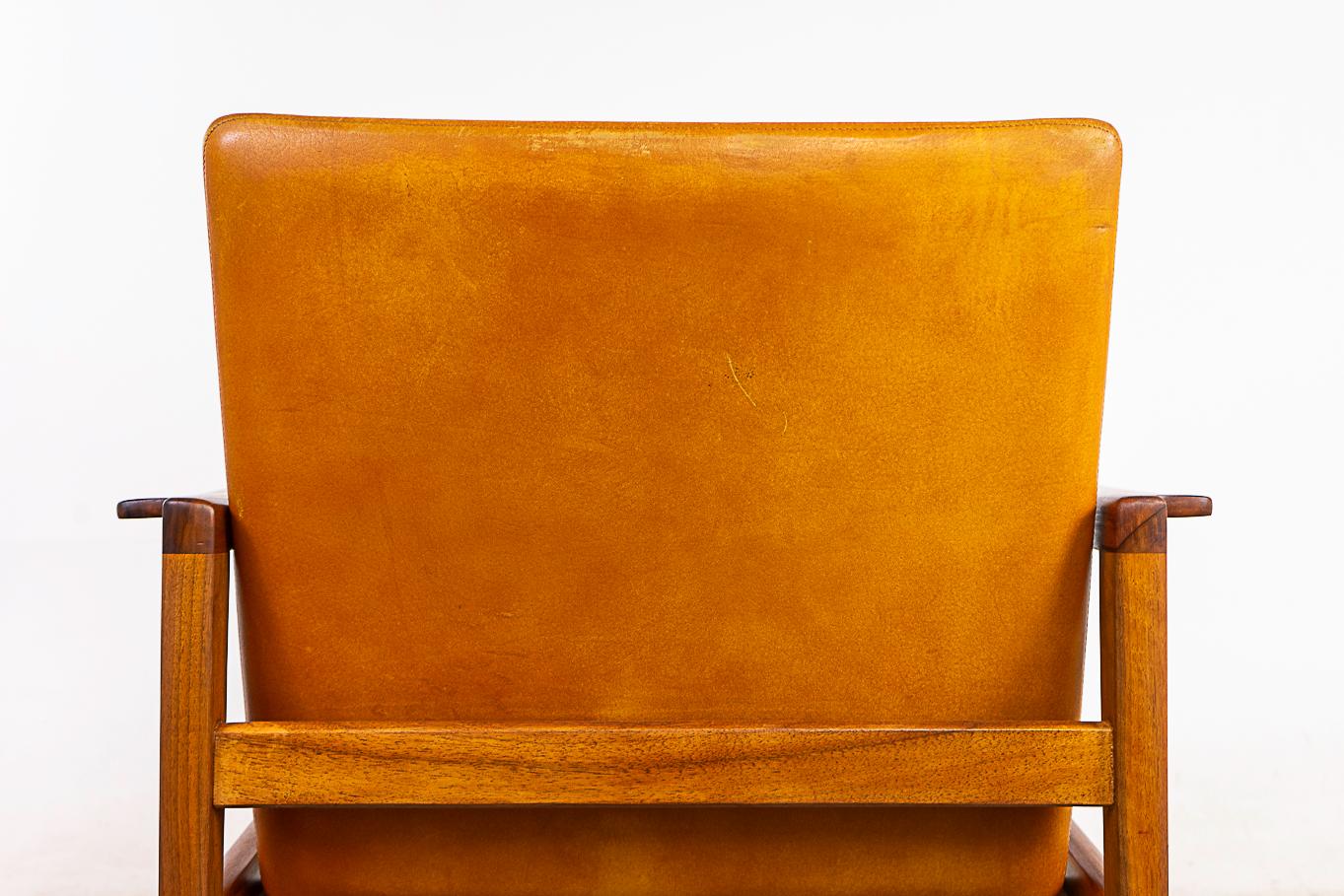 Walnut Mid-Century Lounge Chair 4