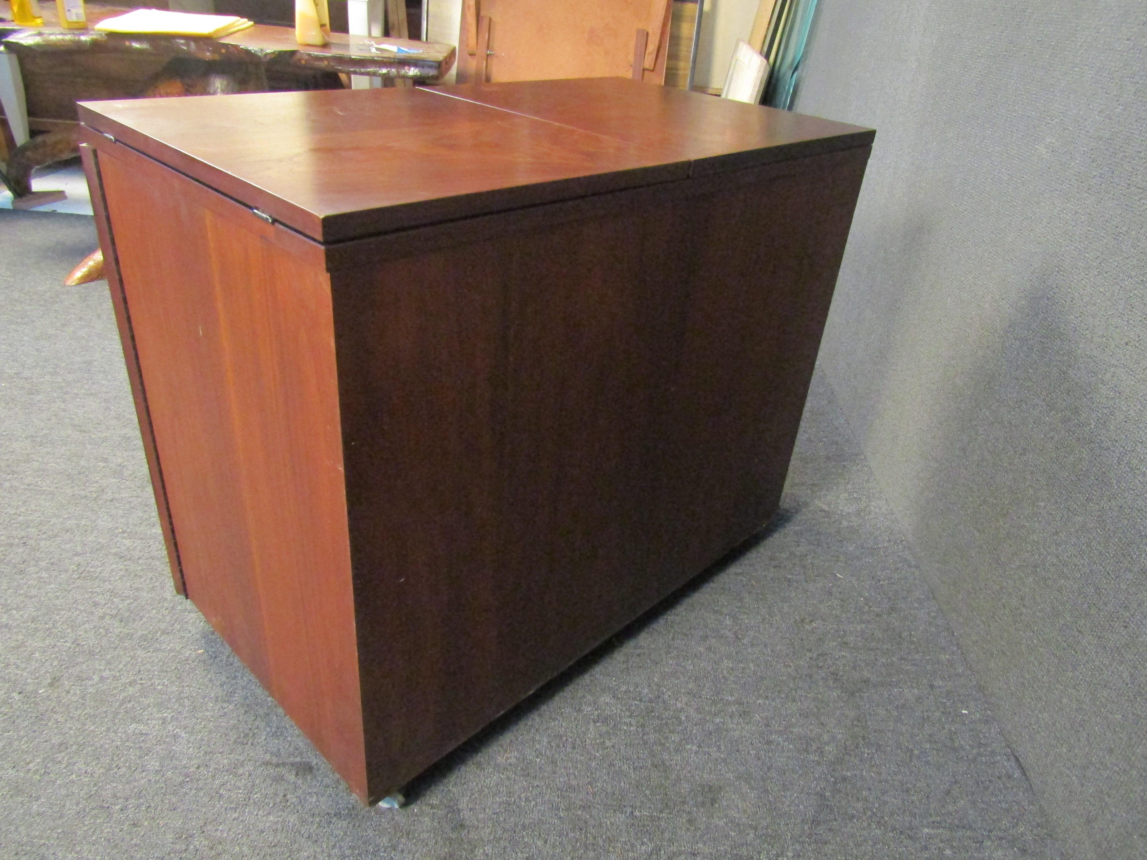 Walnut Mid-Century Modern Bar For Sale 12