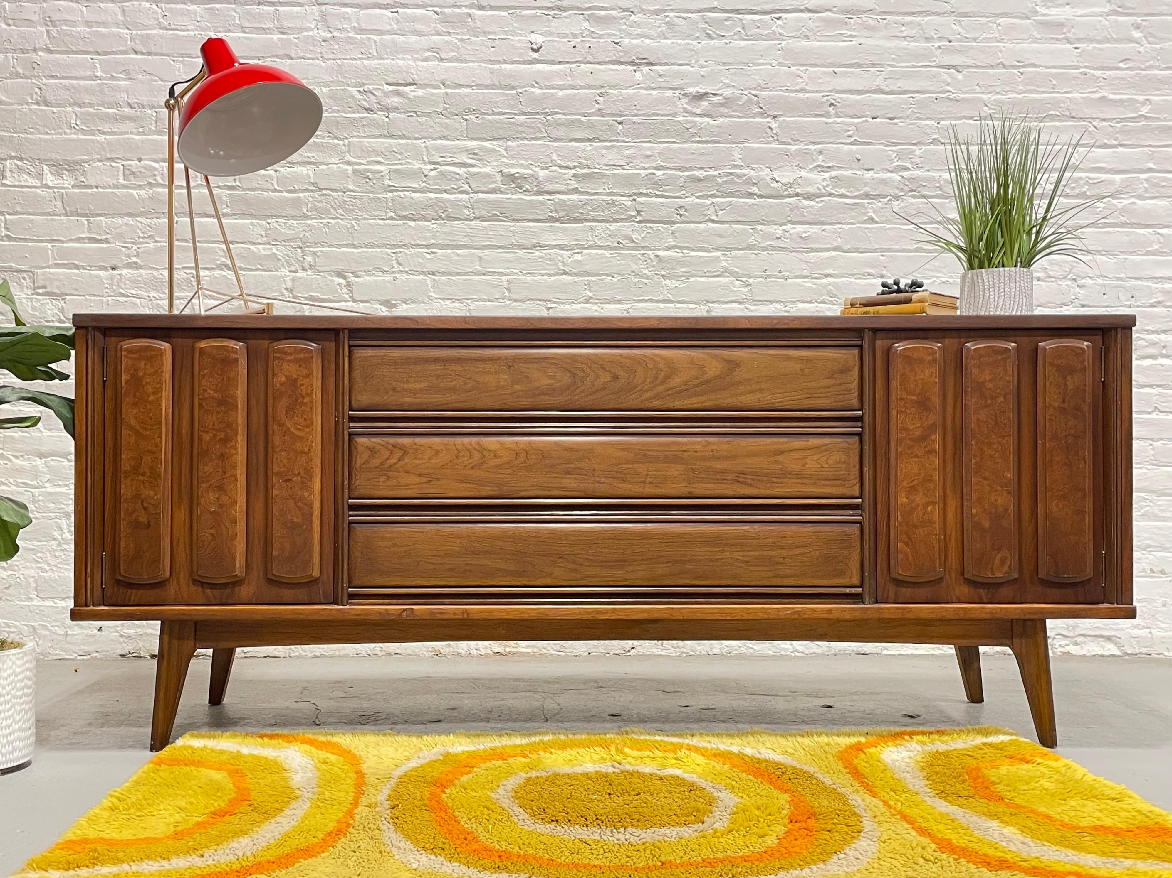 Walnut Mid Century MODERN Burled BEDROOM SET, c. 1960's In Good Condition For Sale In Weehawken, NJ