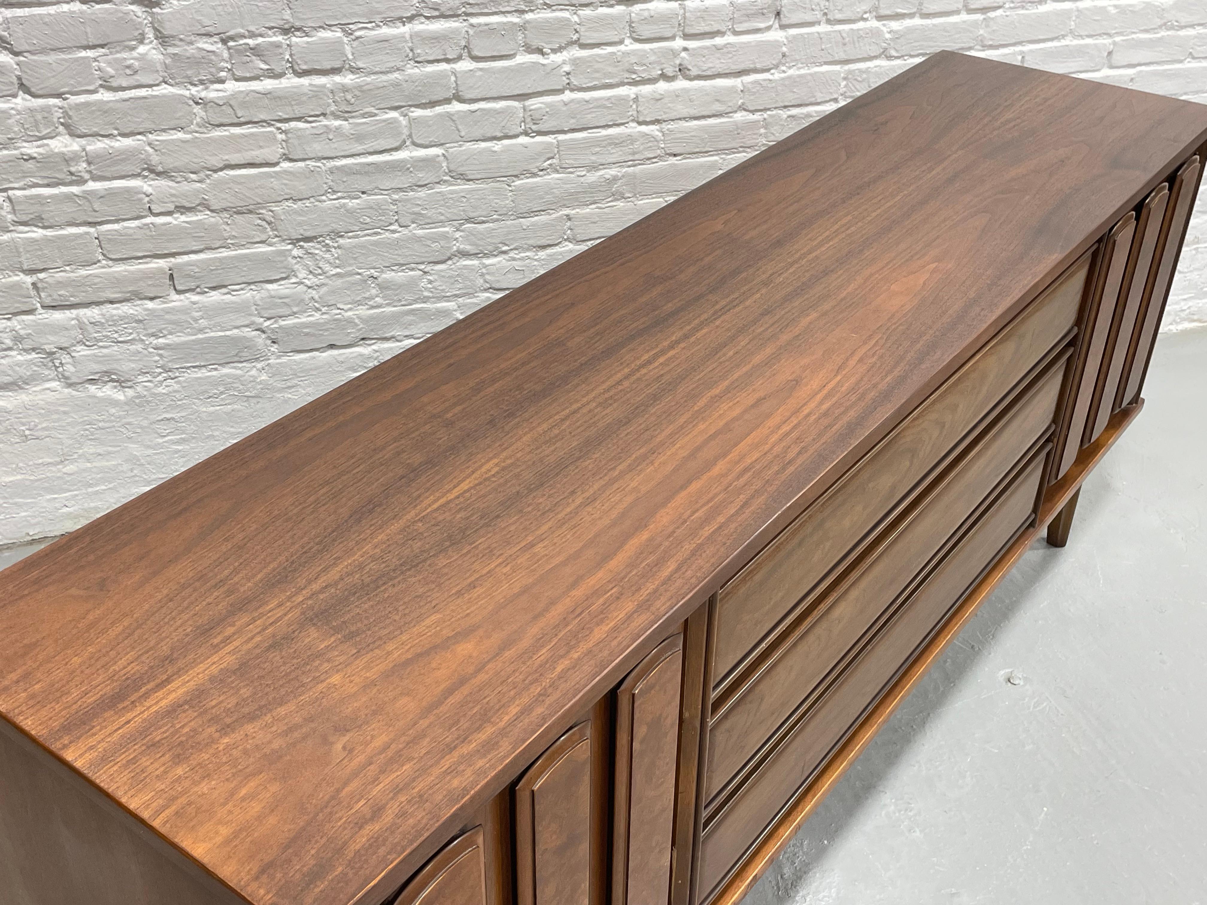 Walnut Mid Century MODERN Burled BEDROOM SET, c. 1960's For Sale 1