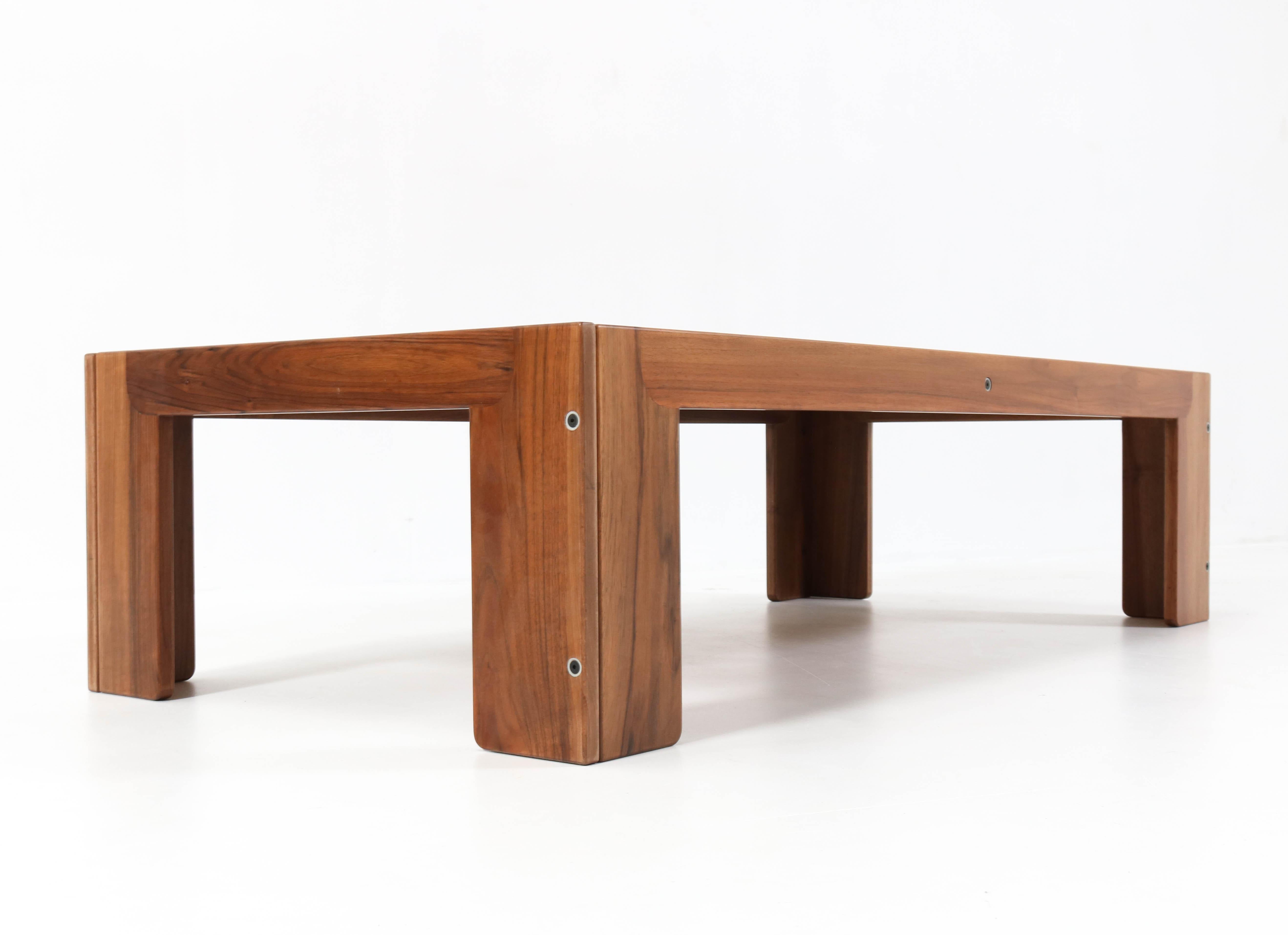 Walnut Mid-Century Modern Coffee Table by Afra & Tobia Scarpa for Cassina, 1960s 5