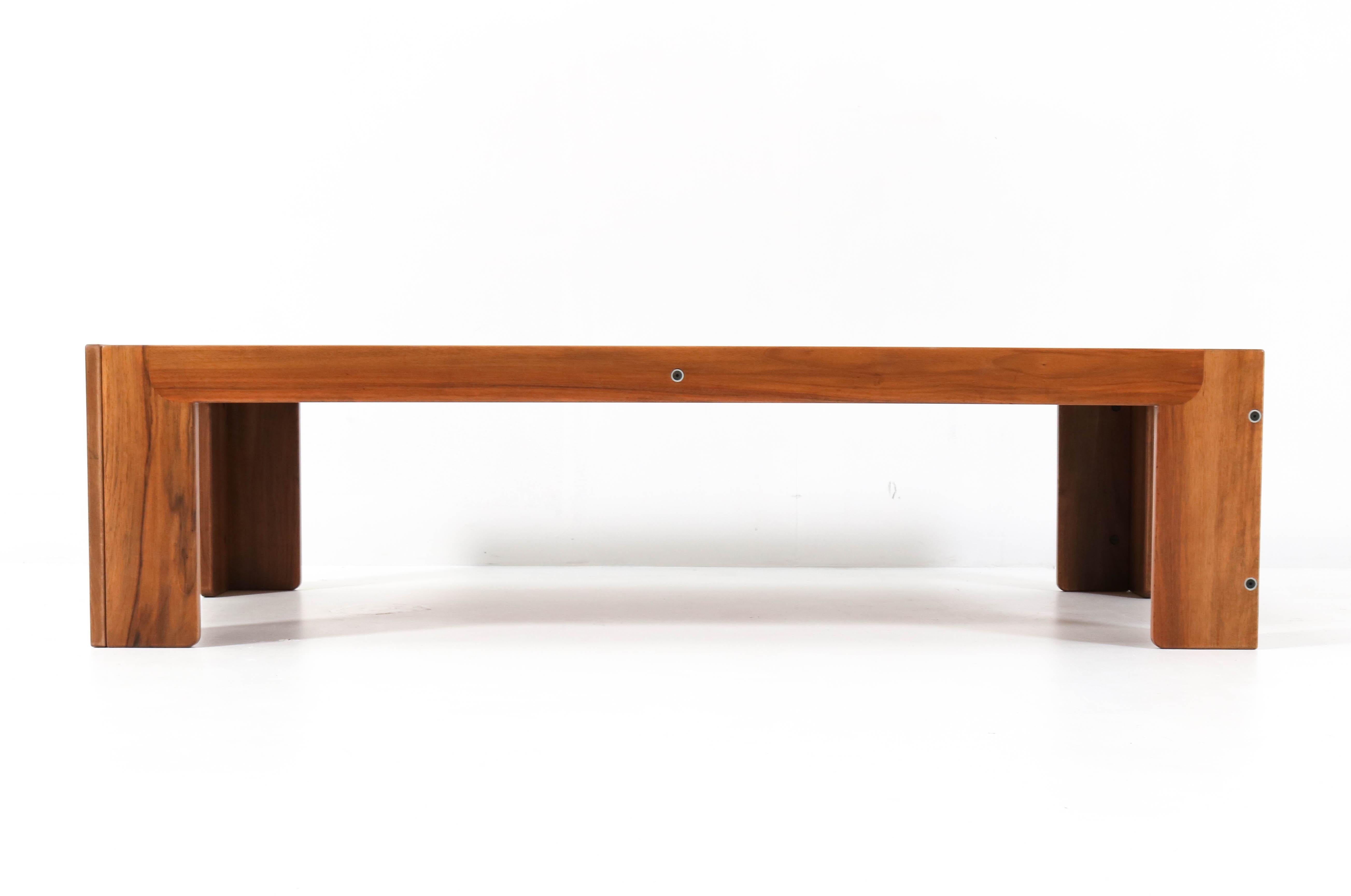 Mid-20th Century Walnut Mid-Century Modern Coffee Table by Afra & Tobia Scarpa for Cassina, 1960s