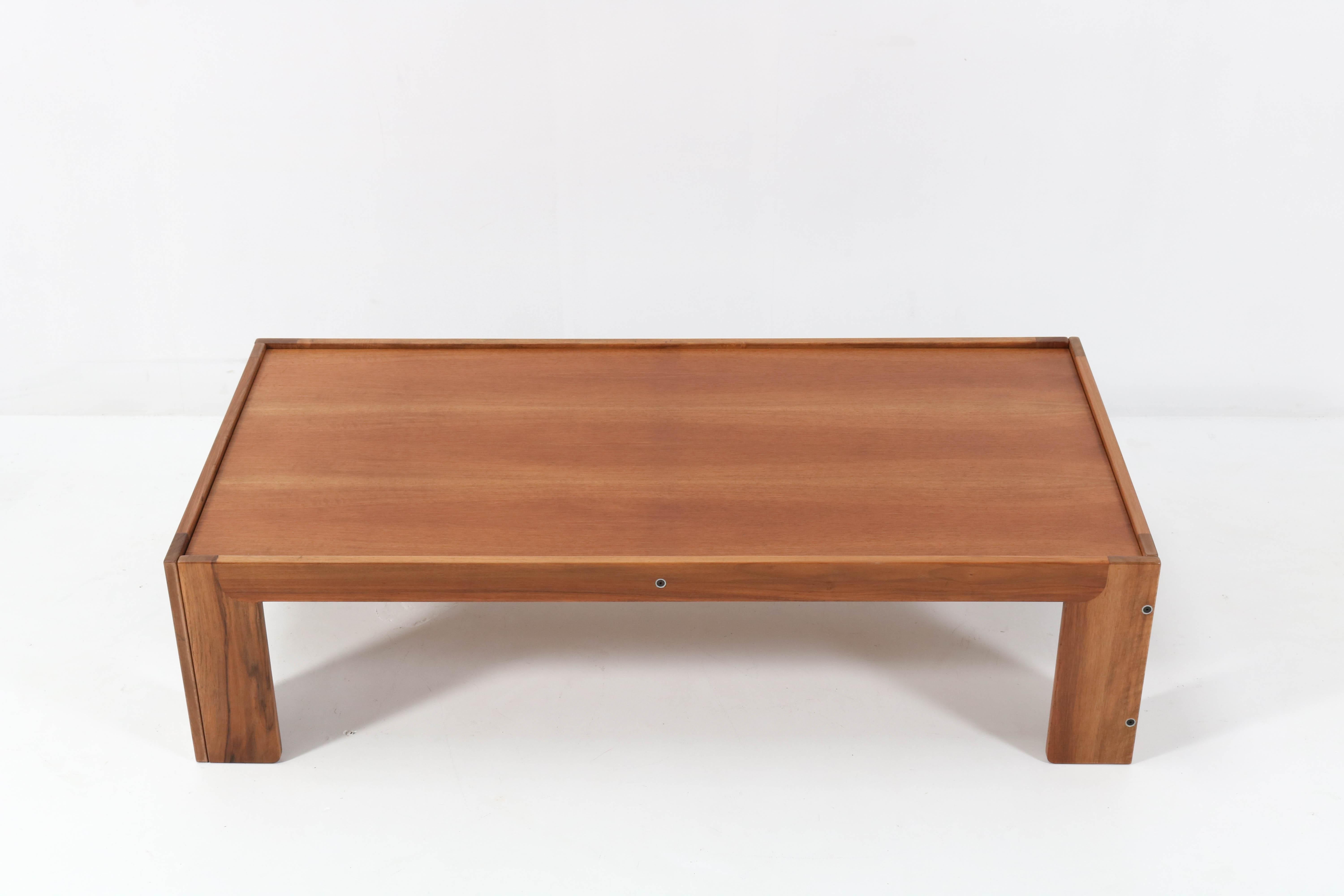 Walnut Mid-Century Modern Coffee Table by Afra & Tobia Scarpa for Cassina, 1960s 1