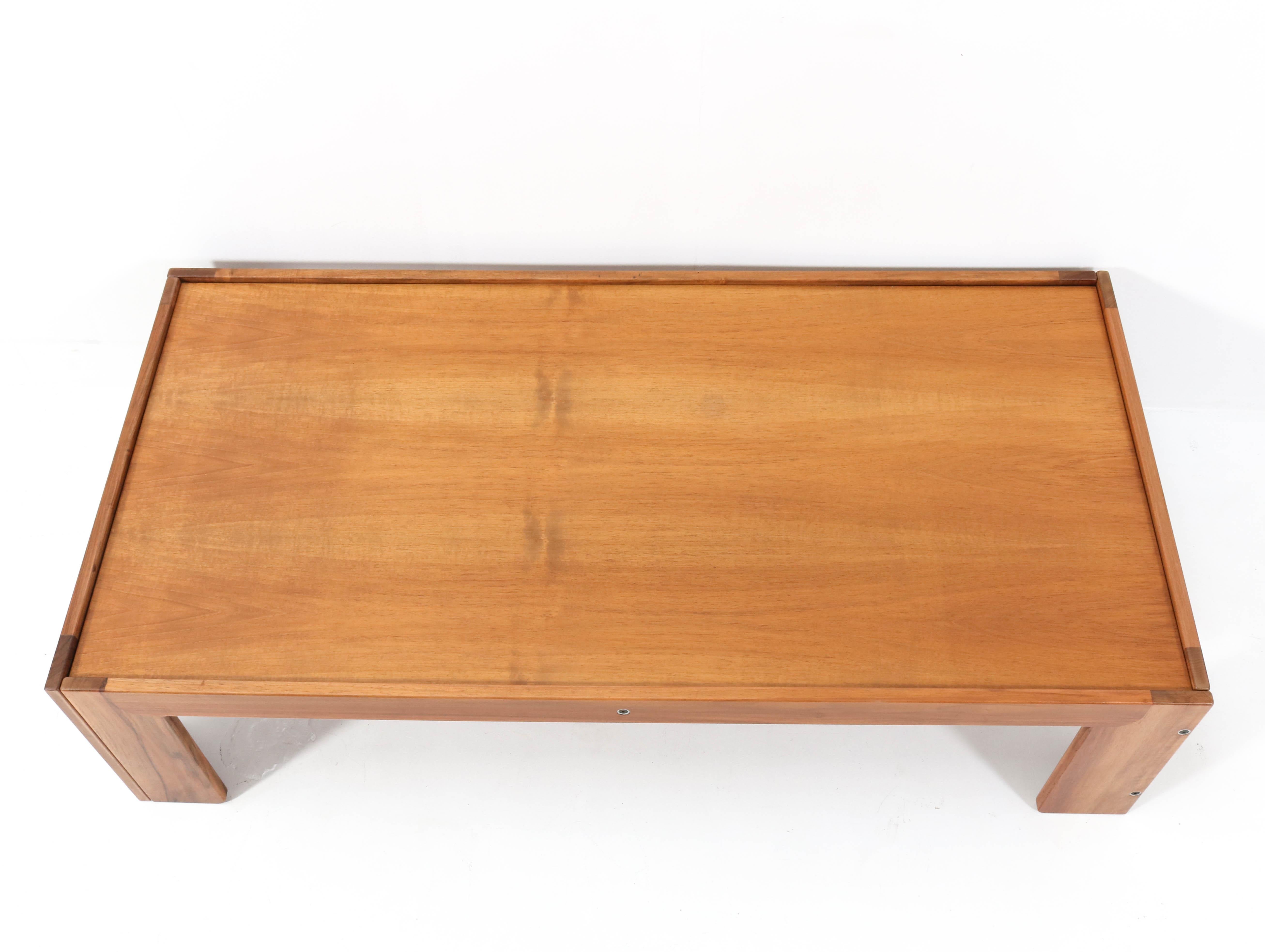 Walnut Mid-Century Modern Coffee Table by Afra & Tobia Scarpa for Cassina, 1960s 3