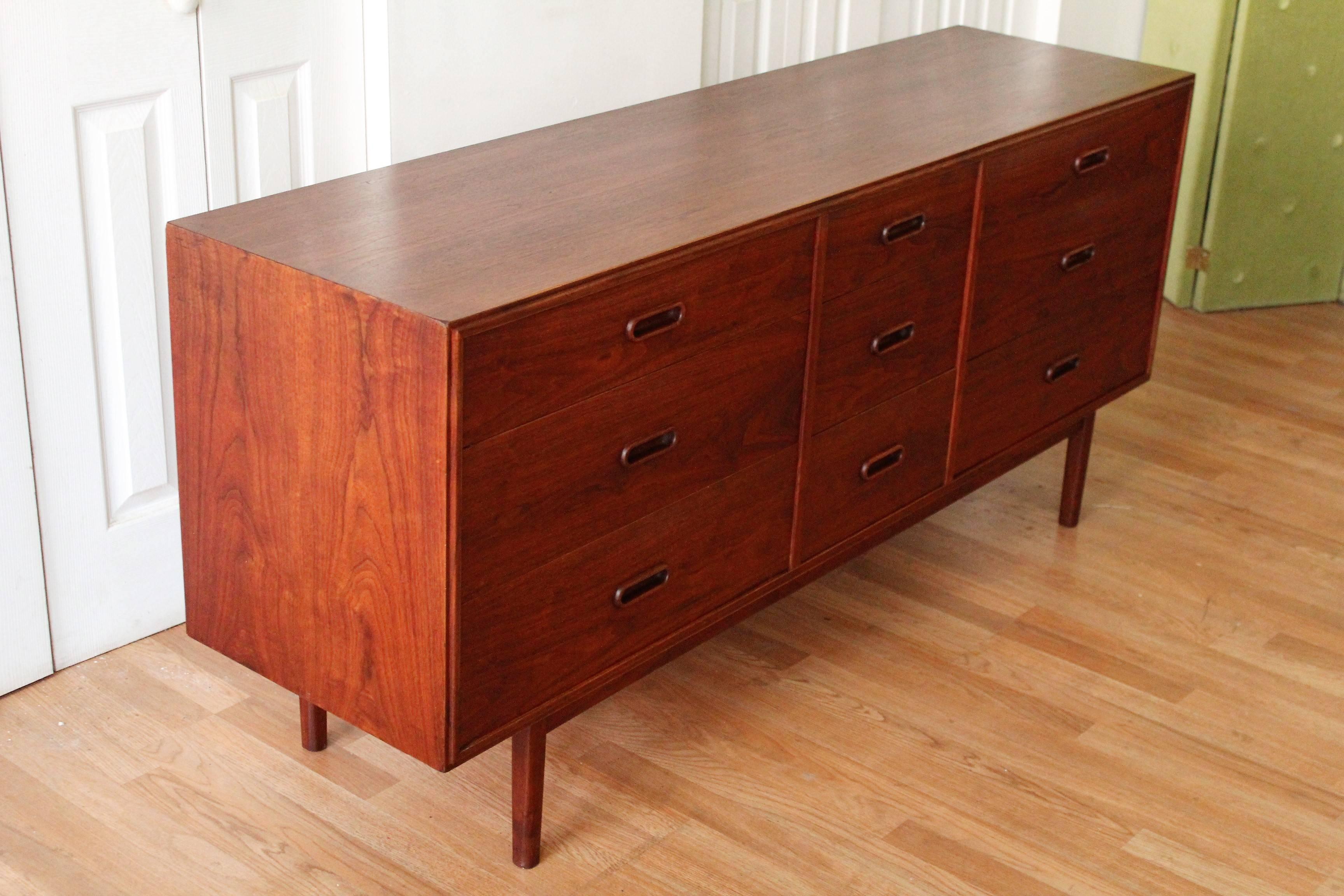 Walnut low boy dresser by Founders. Designed by Jack Cartwright, this fantastic walnut patina dresser, has nine drawers and a beautiful original finish.
Use in front hall as a landing strip for your keys, mail, etc. or in the bedroom as a dresser.