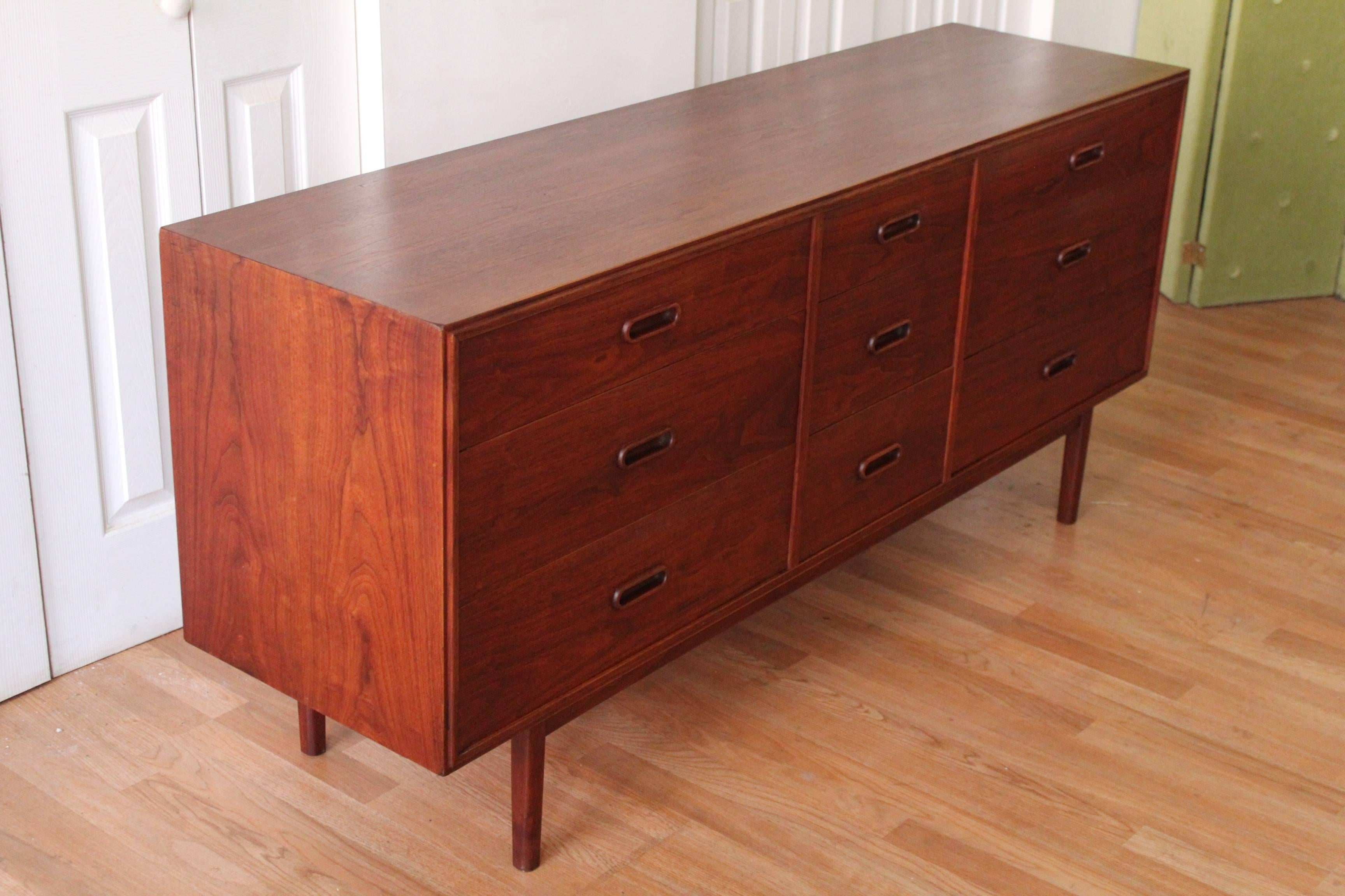 Mid-20th Century Walnut Mid-Century Modern Dresser by Jack Cartwright for Founders
