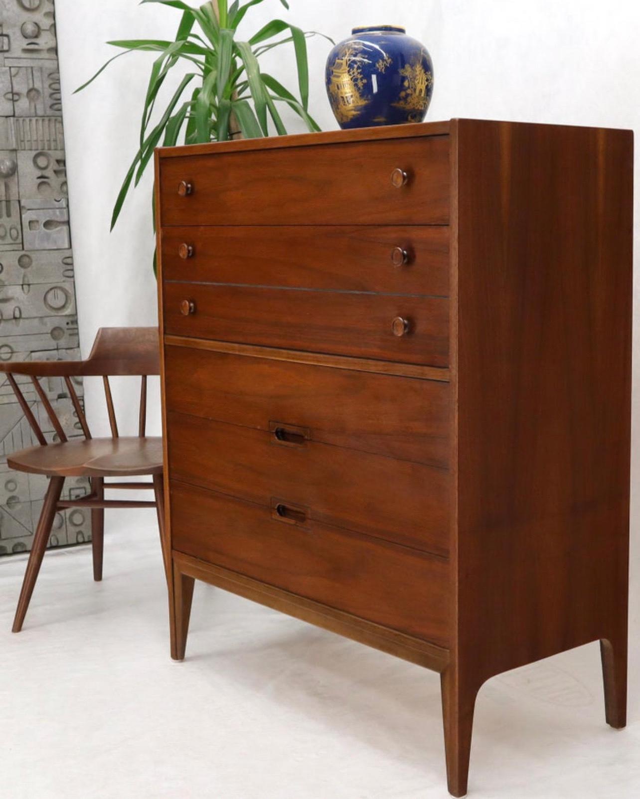 Walnut Mid-Century Modern Five Drawers Dresser Cabinet For Sale 5