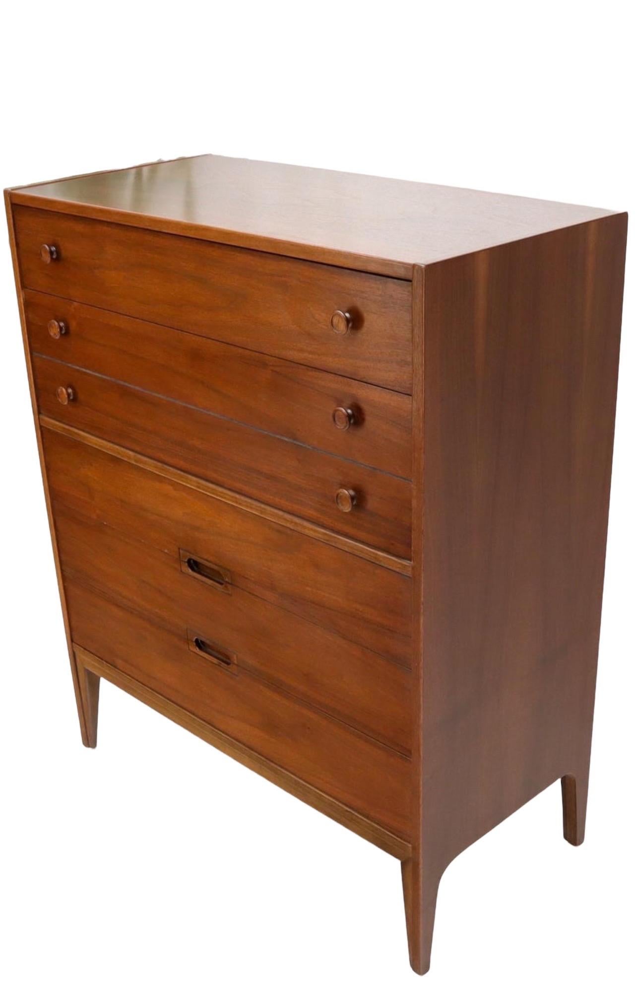 Mid-20th Century Walnut Mid-Century Modern Five Drawers Dresser Cabinet For Sale