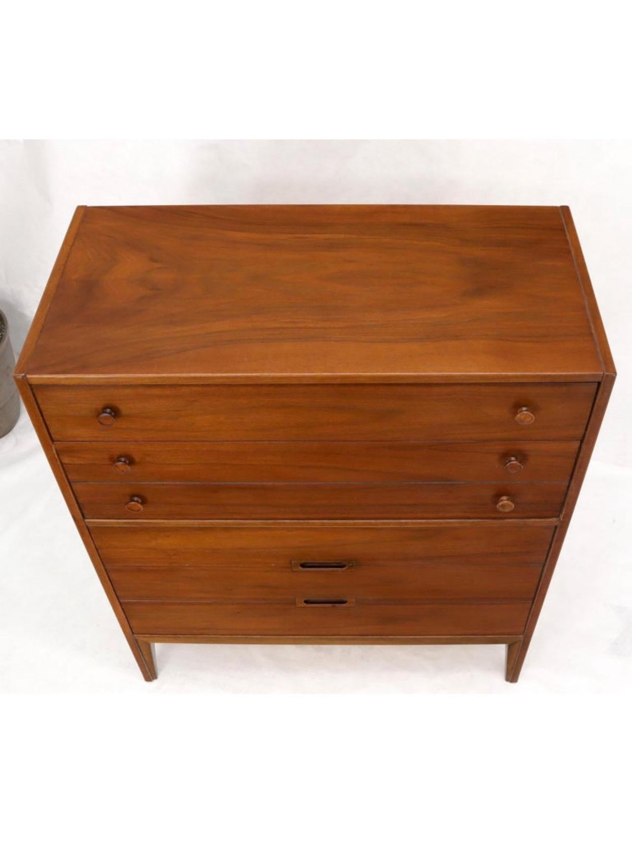 Walnut Mid-Century Modern Five Drawers Dresser Cabinet For Sale 1